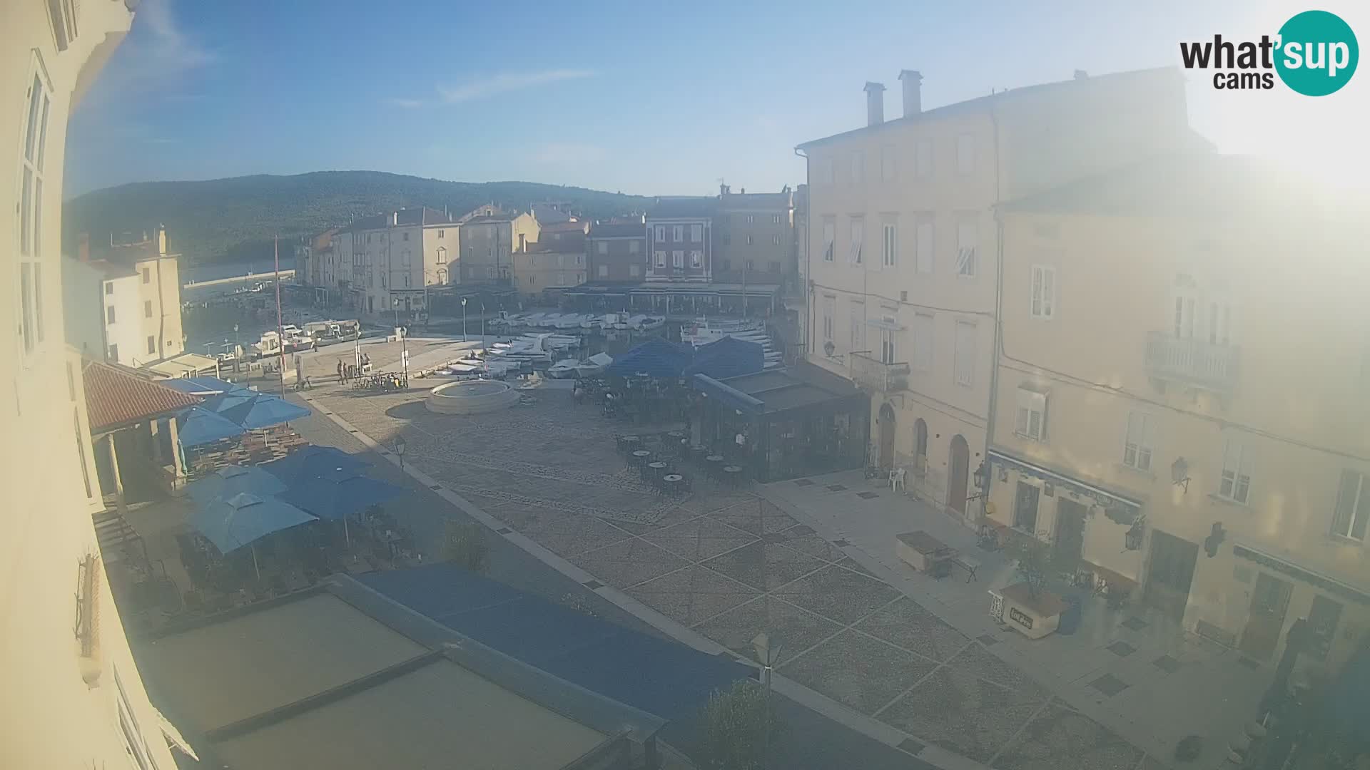Cámara en vivo ciudad de Cres – plaza principal y “mandrač” – isla de Cres – Croacia