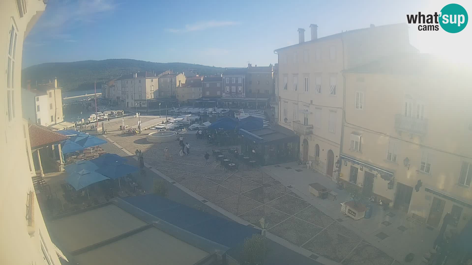 LIVE cam Cres city – place principale et “mandrač” – île de Cres – Croatie