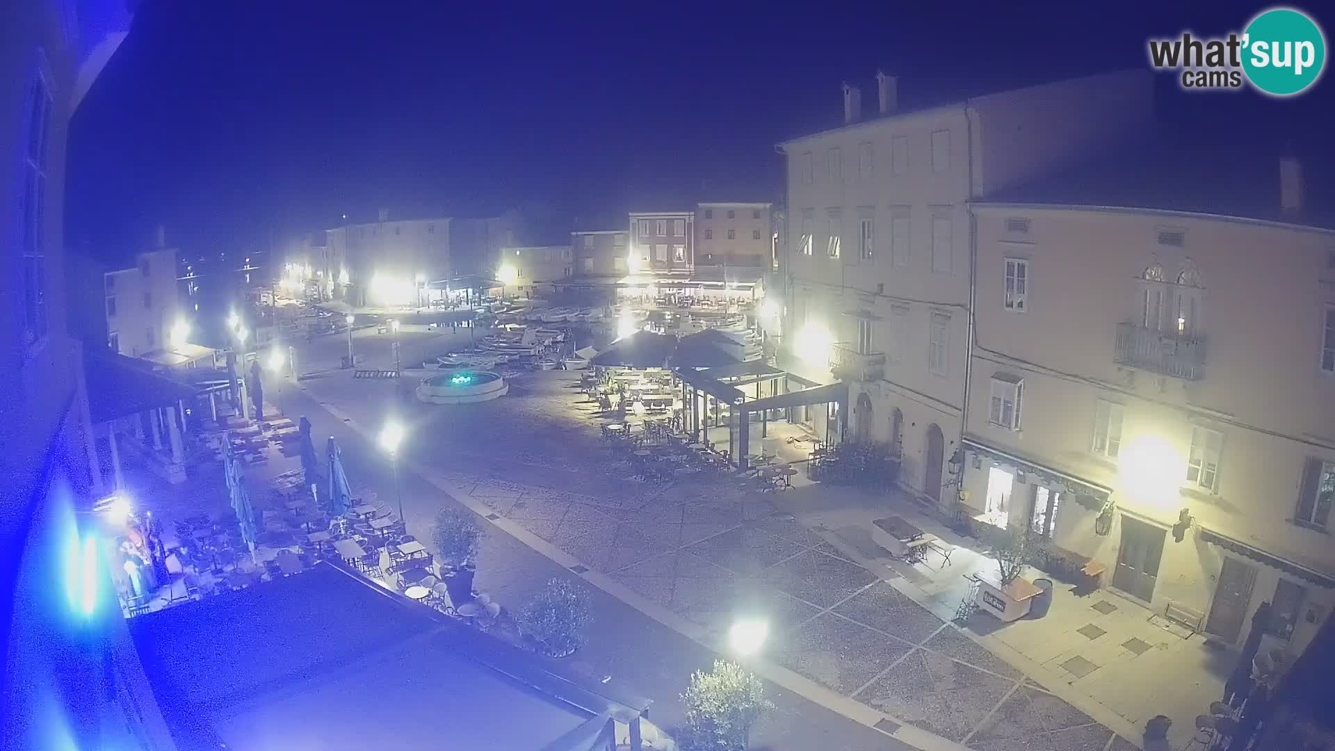 Cámara en vivo ciudad de Cres – plaza principal y “mandrač” – isla de Cres – Croacia