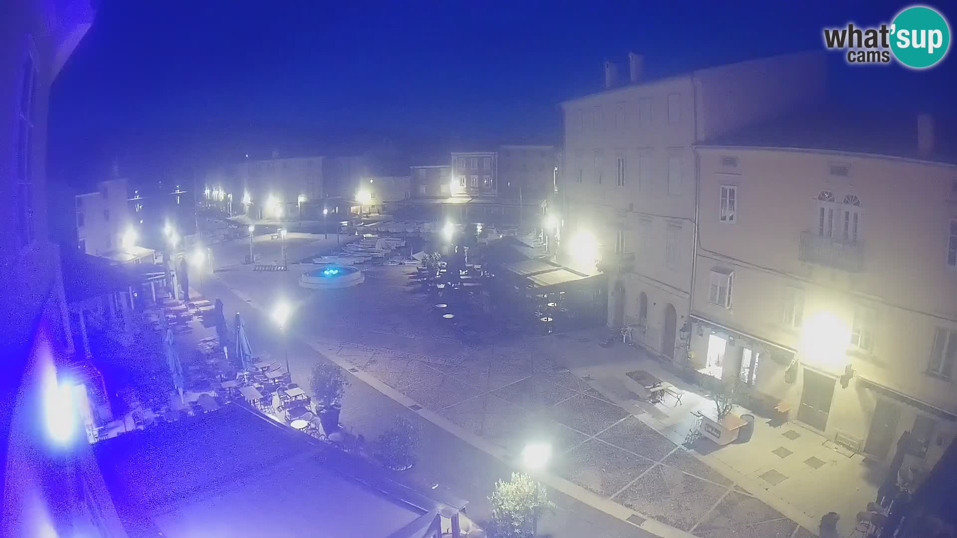 Cámara en vivo ciudad de Cres – plaza principal y “mandrač” – isla de Cres – Croacia