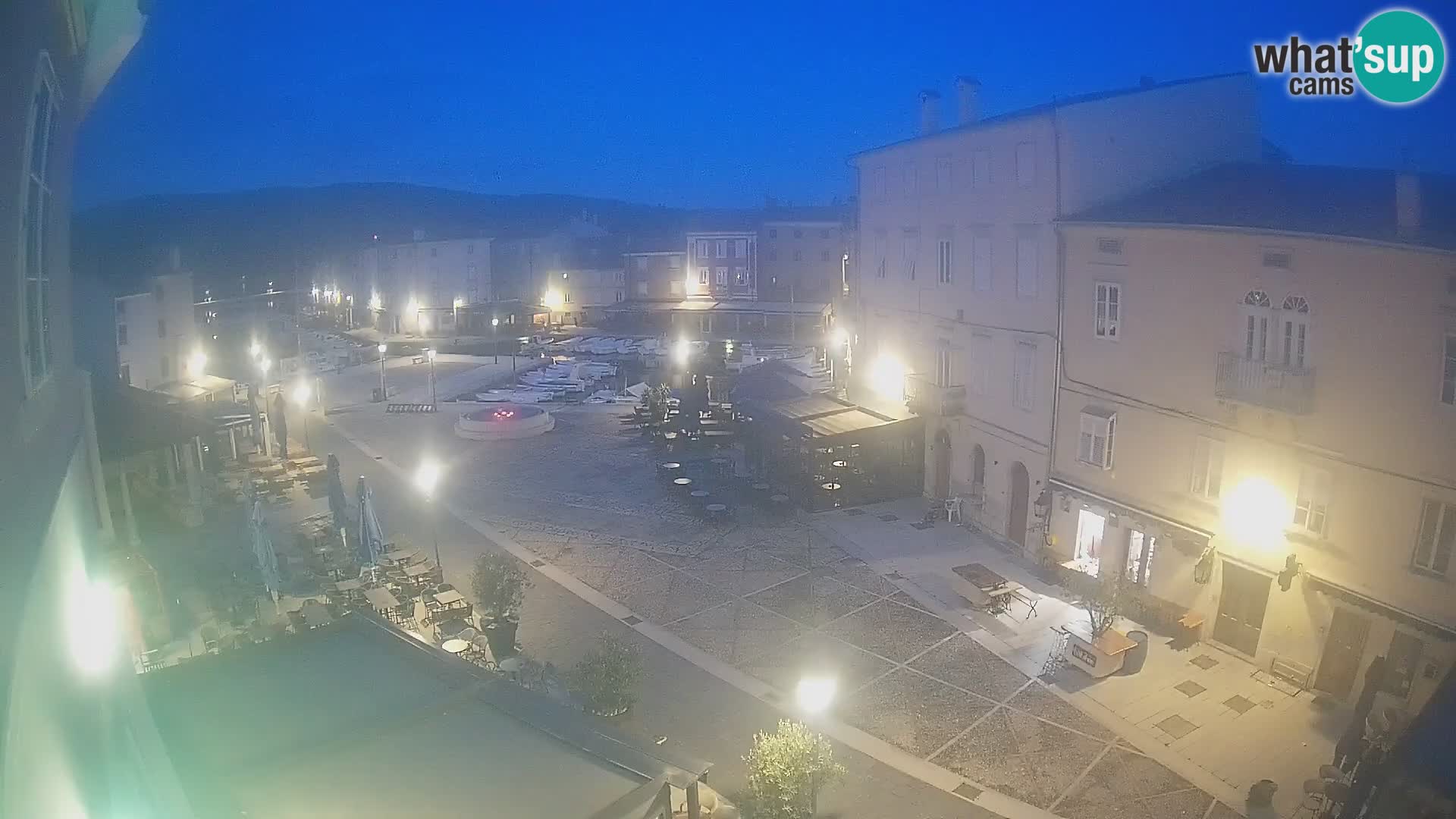 Cámara en vivo ciudad de Cres – plaza principal y “mandrač” – isla de Cres – Croacia