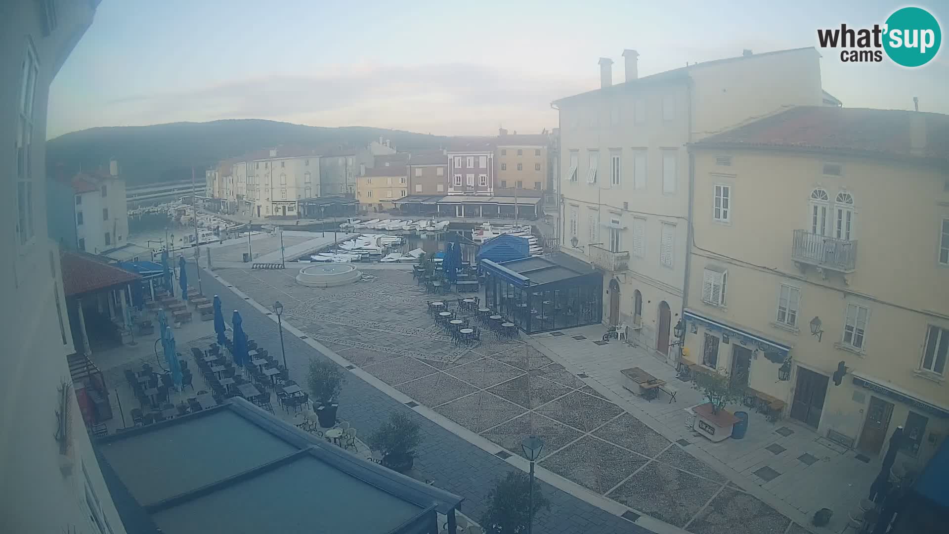 LIVE cam Cres città – piazza principale e “mandrač” – isola di Cherso – Croazia