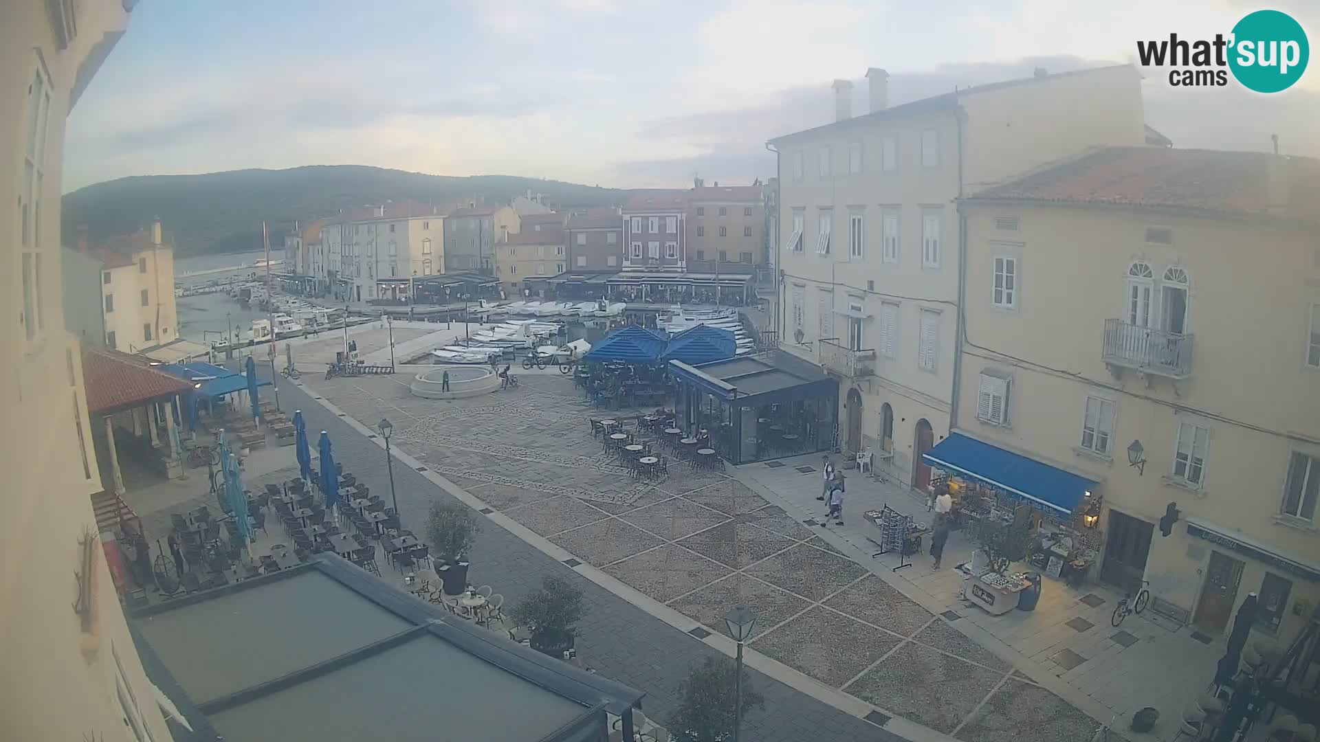 LIVE cam Cres città – piazza principale e “mandrač” – isola di Cherso – Croazia