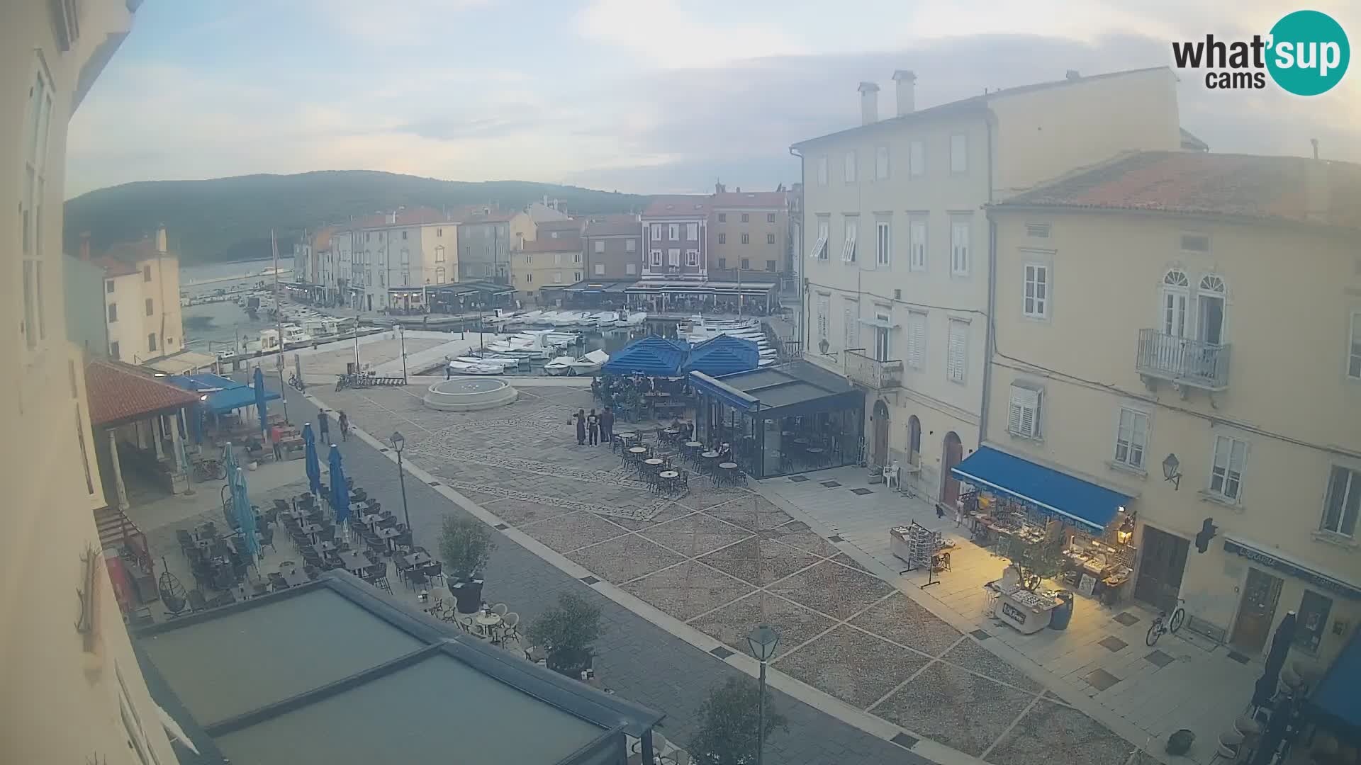 LIVE cam Cres Stadt – Hauptplatz und “mandrač” – Cres Insel – Kroatien