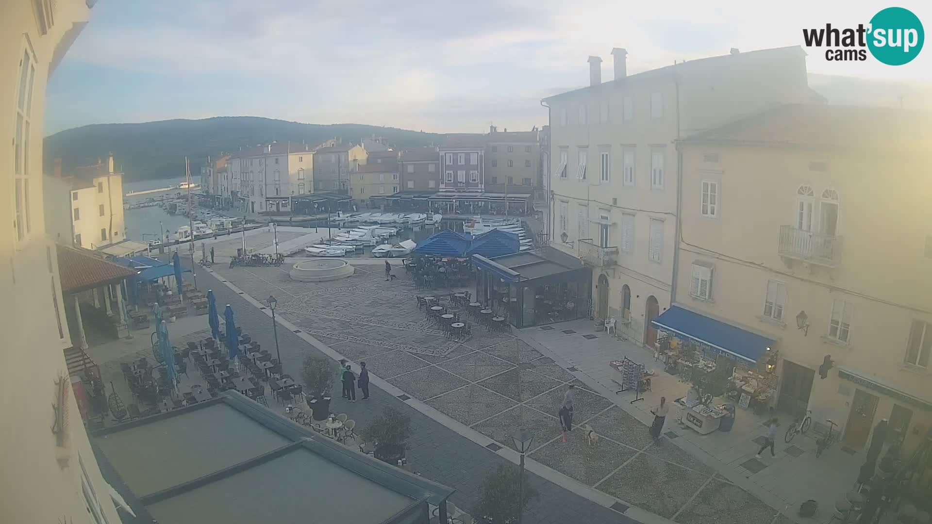 LIVE cam Cres city – place principale et “mandrač” – île de Cres – Croatie