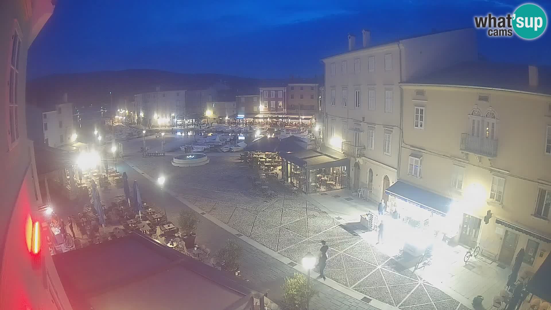 Cámara en vivo ciudad de Cres – plaza principal y “mandrač” – isla de Cres – Croacia