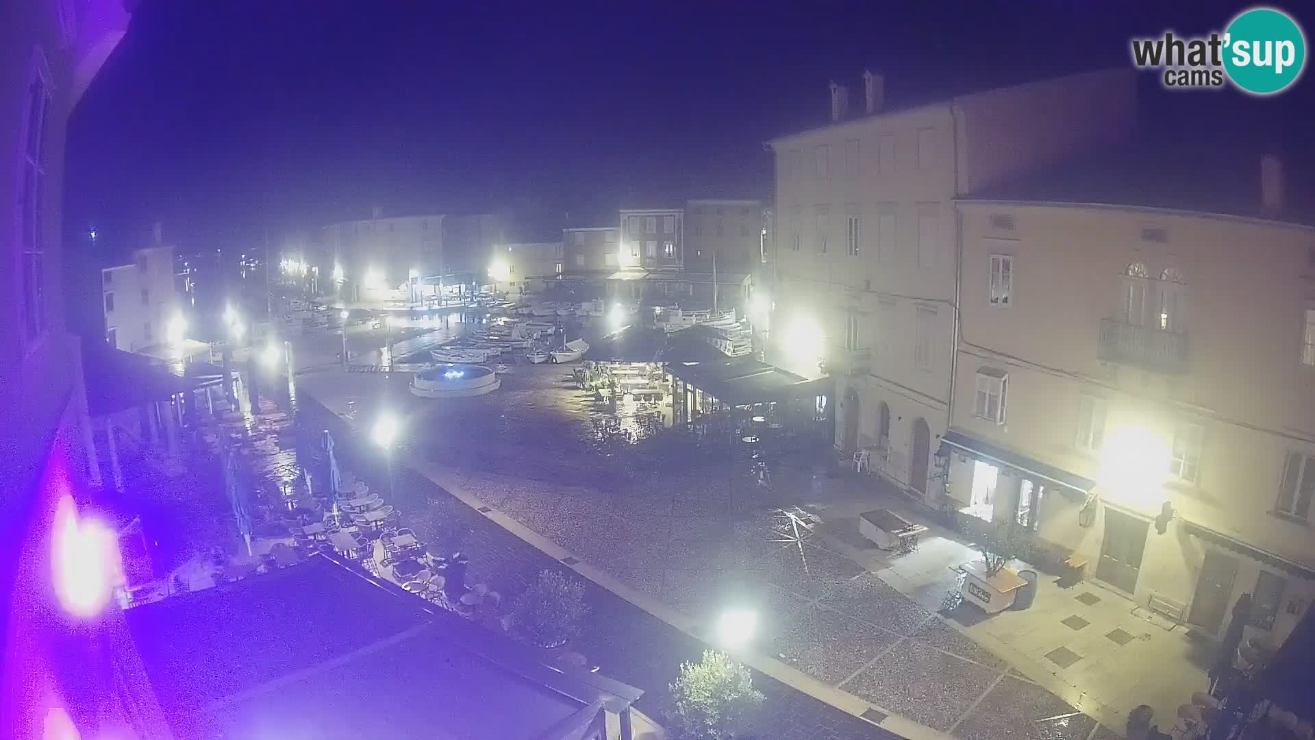 Cámara en vivo ciudad de Cres – plaza principal y “mandrač” – isla de Cres – Croacia