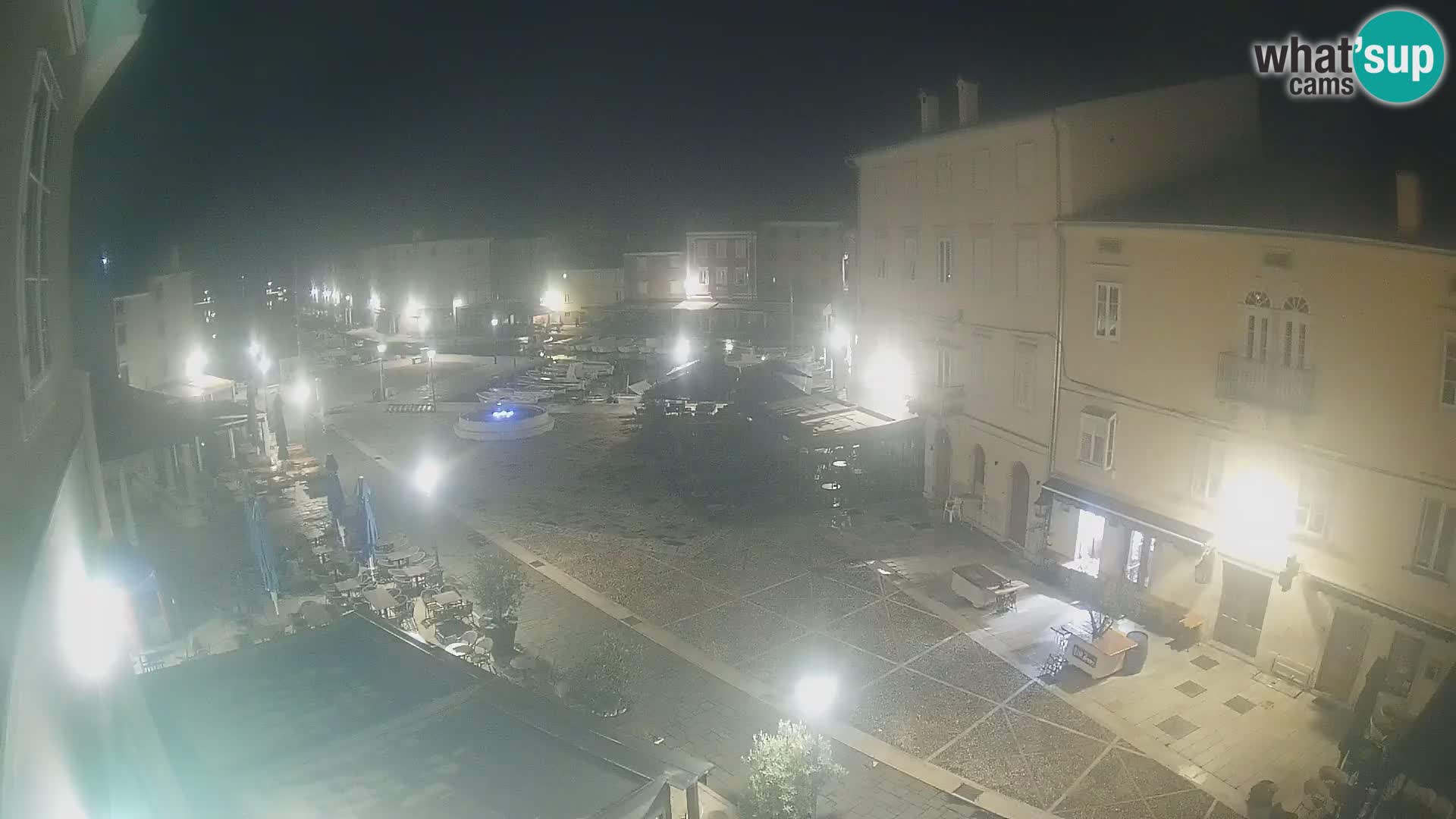 Cámara en vivo ciudad de Cres – plaza principal y “mandrač” – isla de Cres – Croacia