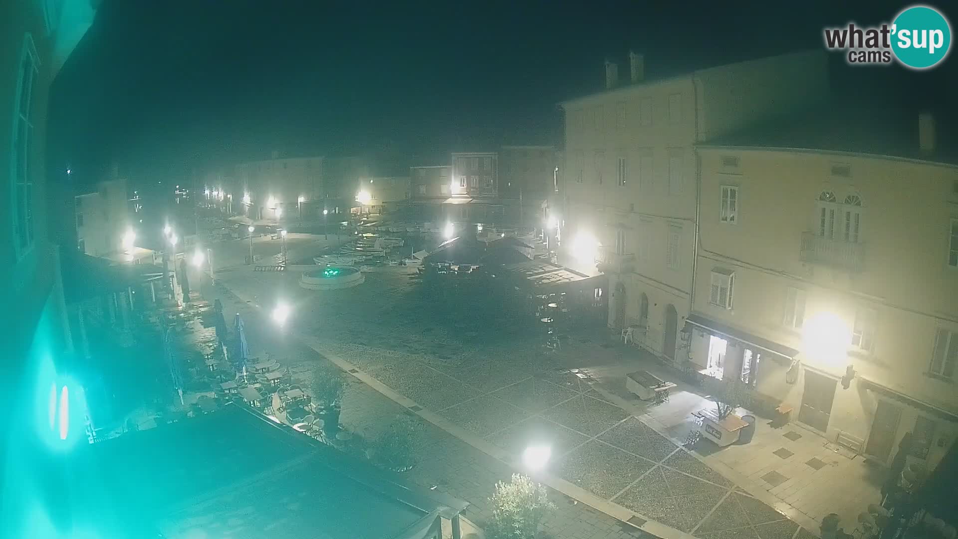 Kamera v ŽIVO Cres mesto – glavni trg in “mandrač” – otok Cres – Hrvaška