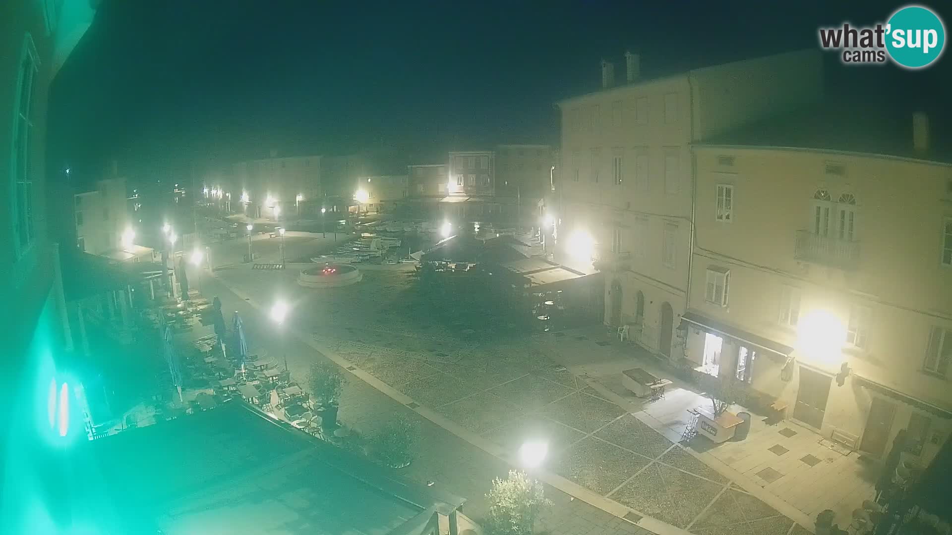Web kamera Grad Cres – glavni trg i “mandrač” – otok Cres