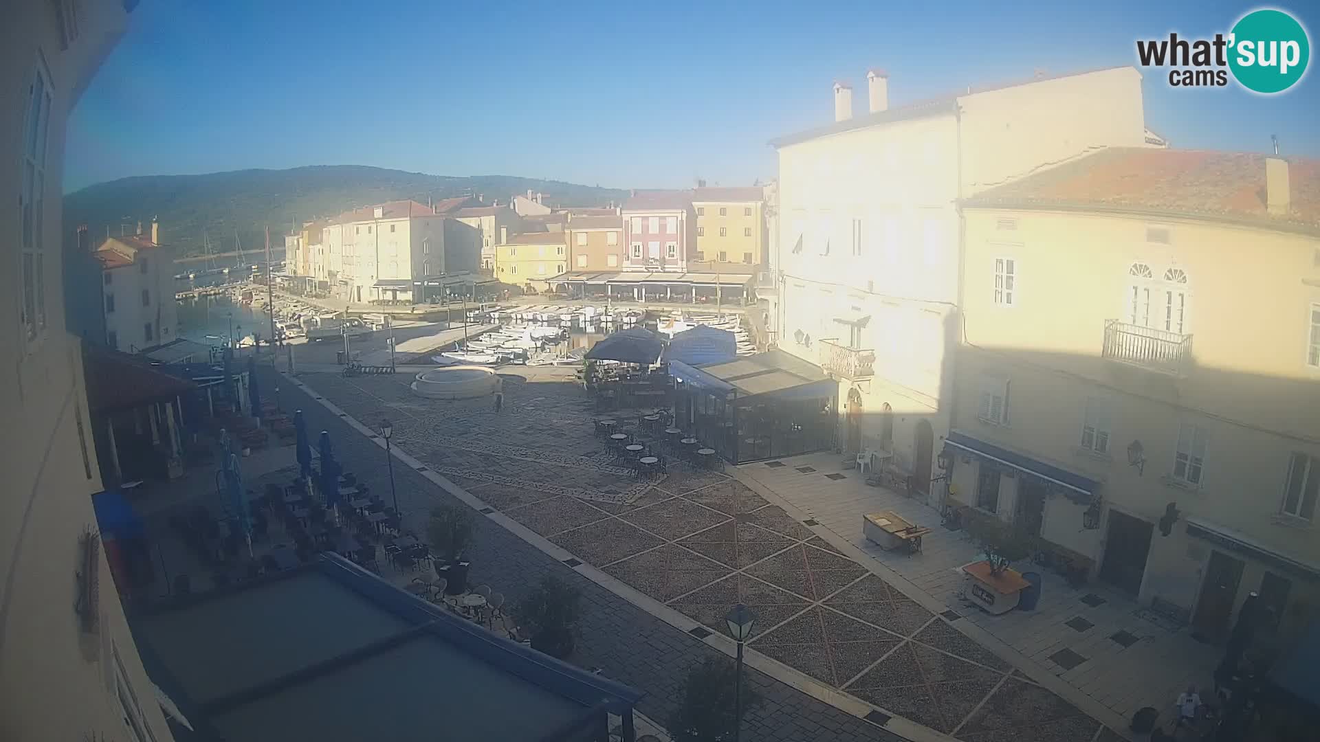 LIVE cam Cres Stadt – Hauptplatz und “mandrač” – Cres Insel – Kroatien