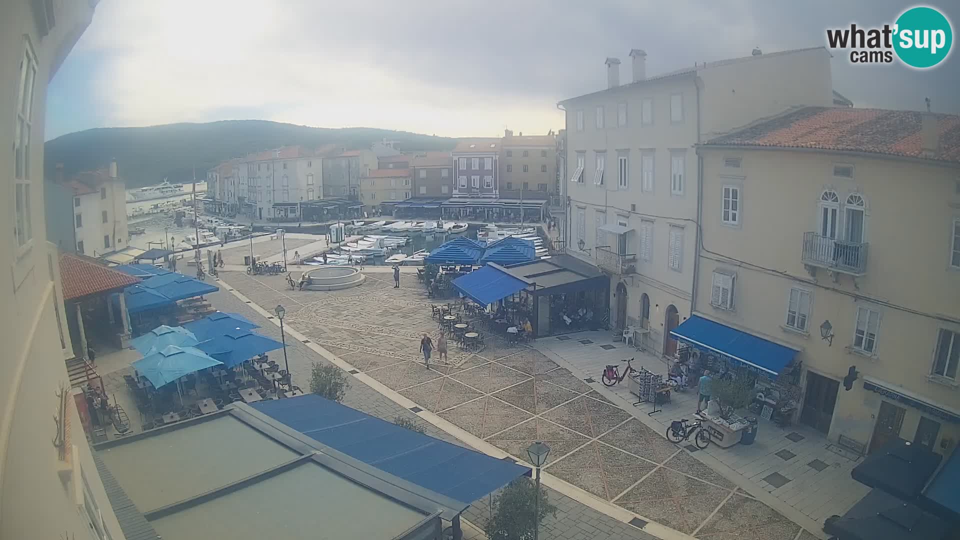 LIVE cam Cres city – place principale et “mandrač” – île de Cres – Croatie