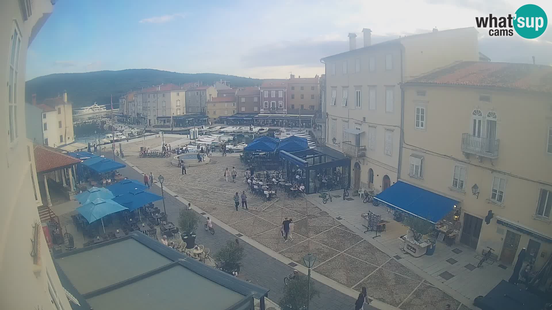 LIVE cam Cres Stadt – Hauptplatz und “mandrač” – Cres Insel – Kroatien