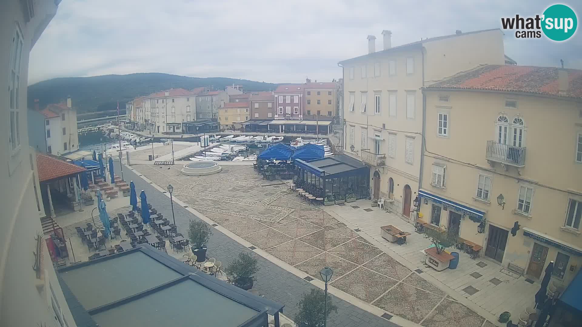LIVE cam Cres Stadt – Hauptplatz und “mandrač” – Cres Insel – Kroatien