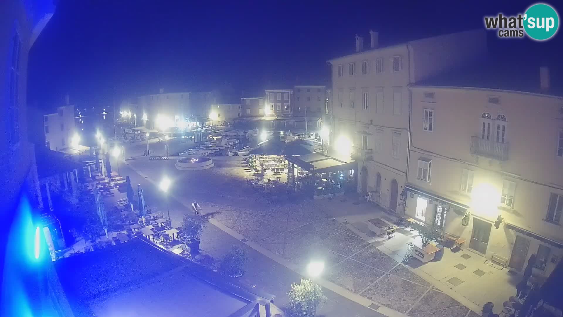 Kamera v ŽIVO Cres mesto – glavni trg in “mandrač” – otok Cres – Hrvaška
