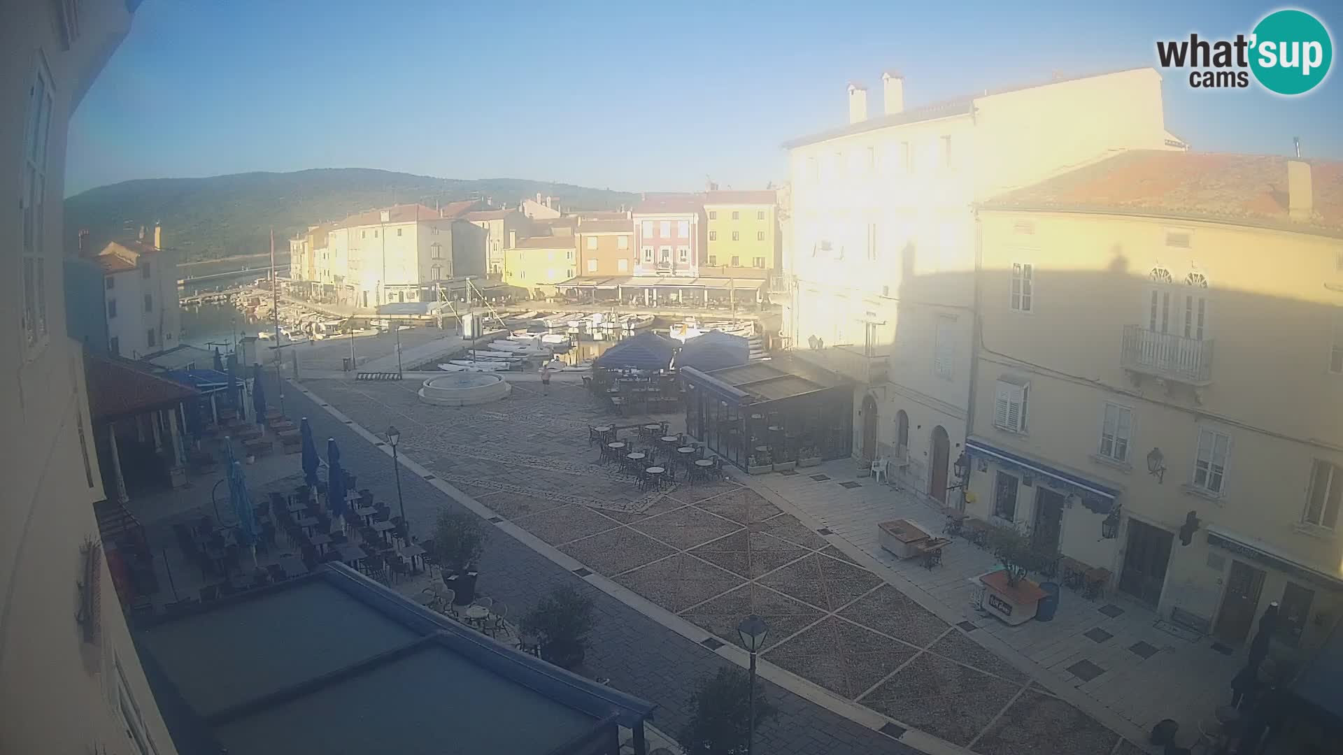 LIVE cam Cres Stadt – Hauptplatz und “mandrač” – Cres Insel – Kroatien