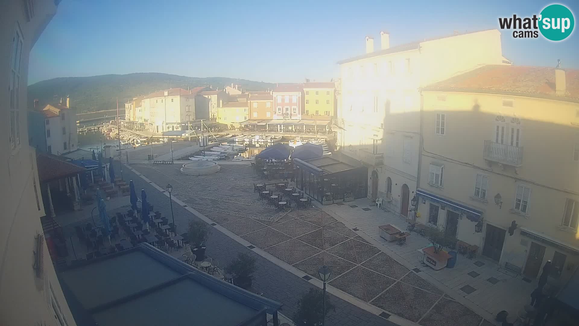 LIVE cam Cres Stadt – Hauptplatz und “mandrač” – Cres Insel – Kroatien
