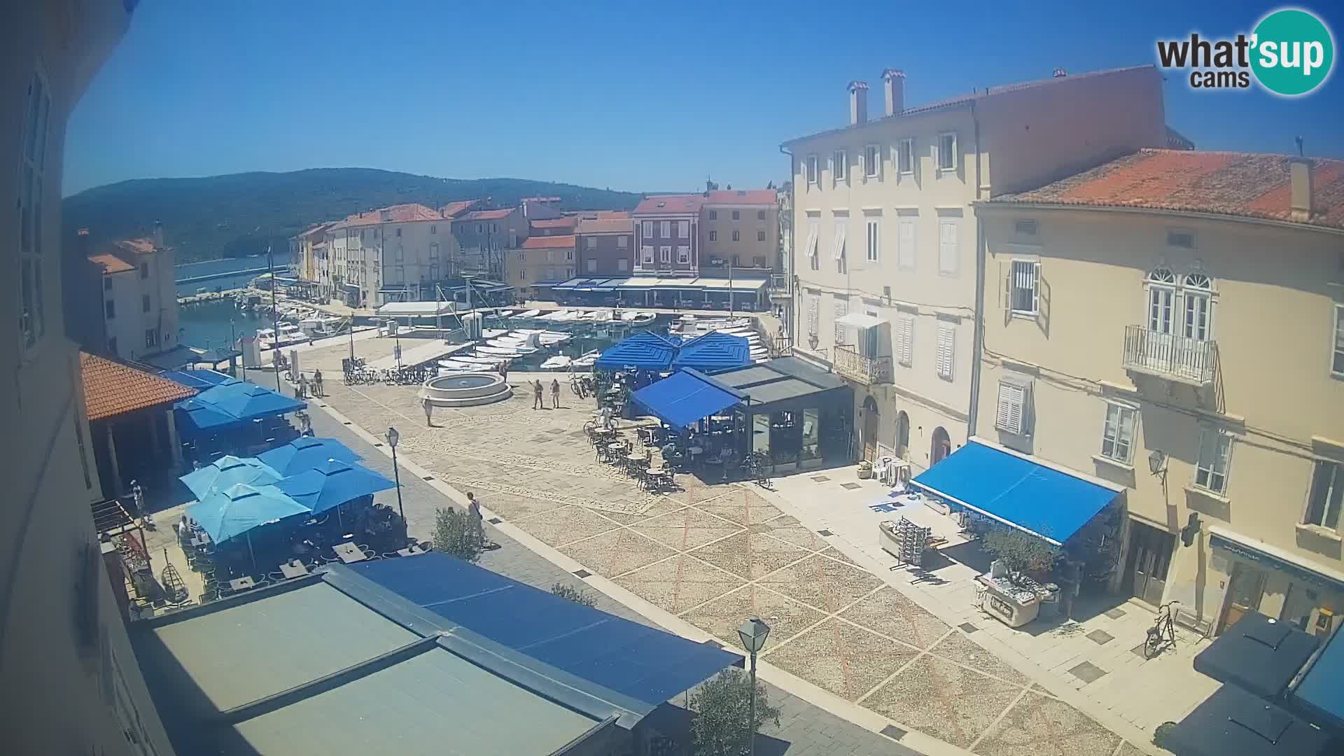 LIVE cam Cres city – place principale et “mandrač” – île de Cres – Croatie