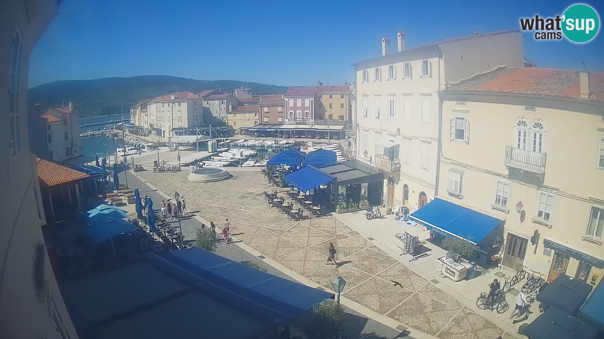 Cámara en vivo ciudad de Cres – plaza principal y “mandrač” – isla de Cres – Croacia