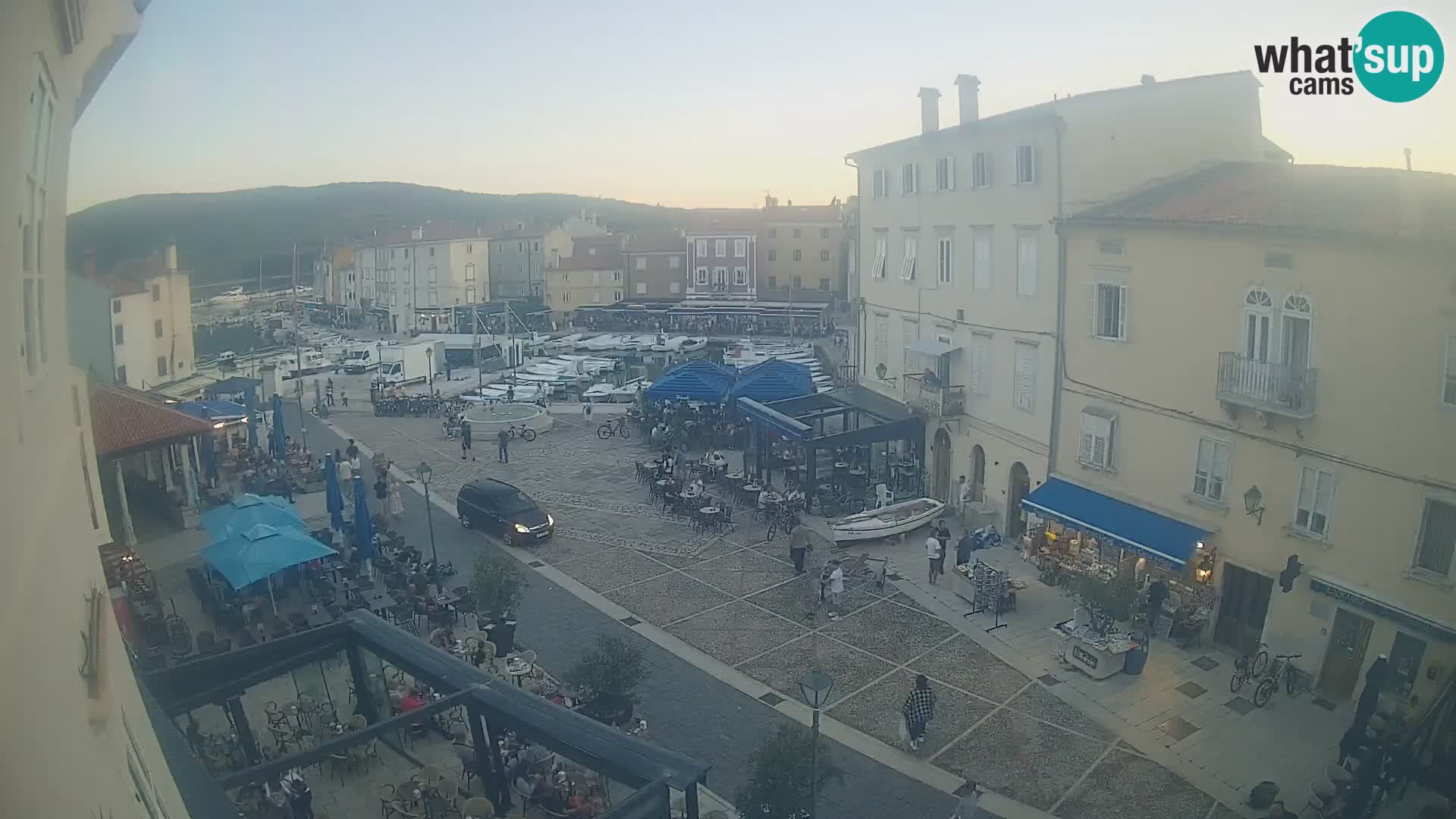 LIVE cam Cres Stadt – Hauptplatz und “mandrač” – Cres Insel – Kroatien