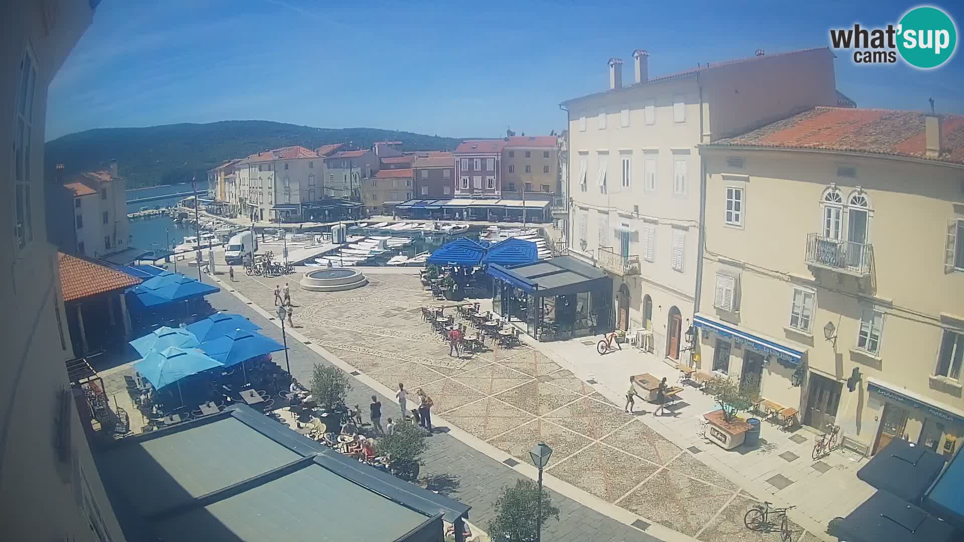 LIVE cam Cres city – place principale et “mandrač” – île de Cres – Croatie