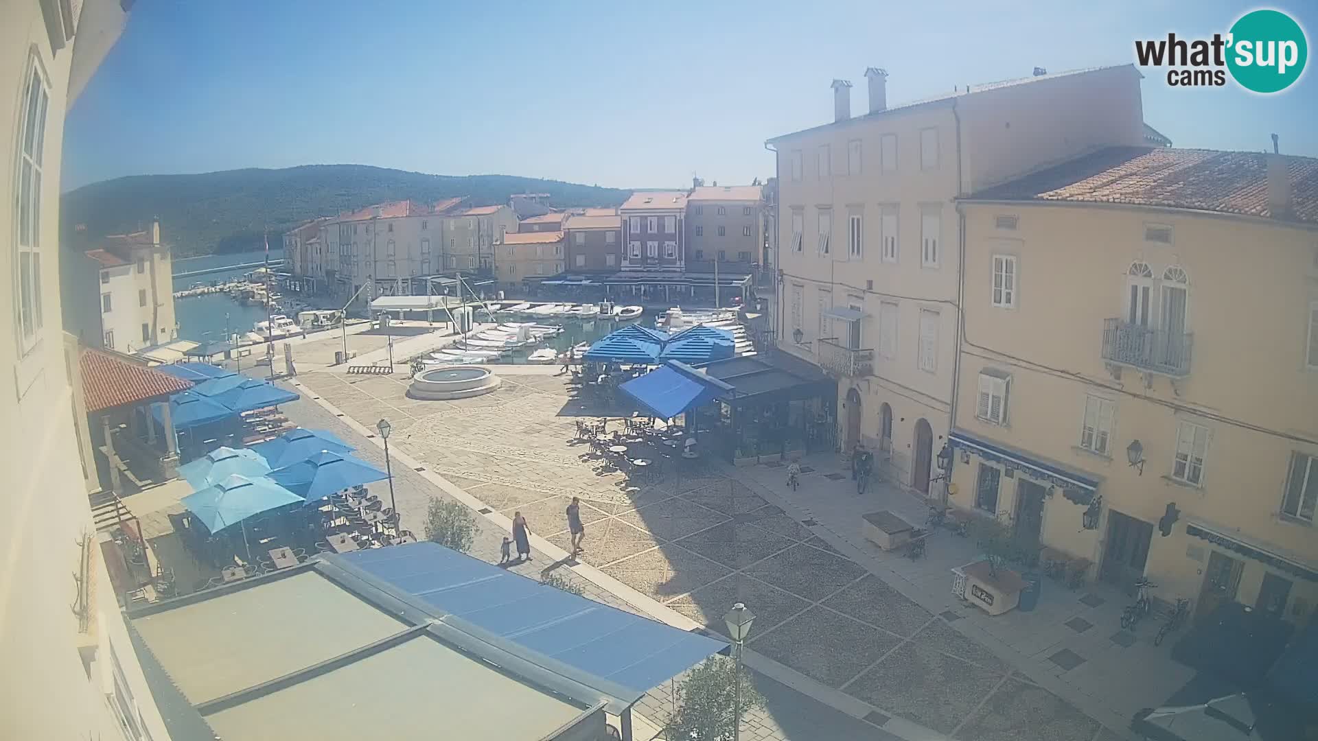Cámara en vivo ciudad de Cres – plaza principal y “mandrač” – isla de Cres – Croacia