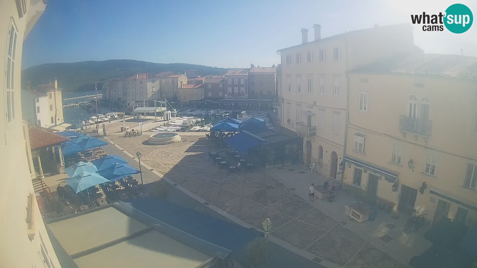 Cámara en vivo ciudad de Cres – plaza principal y “mandrač” – isla de Cres – Croacia