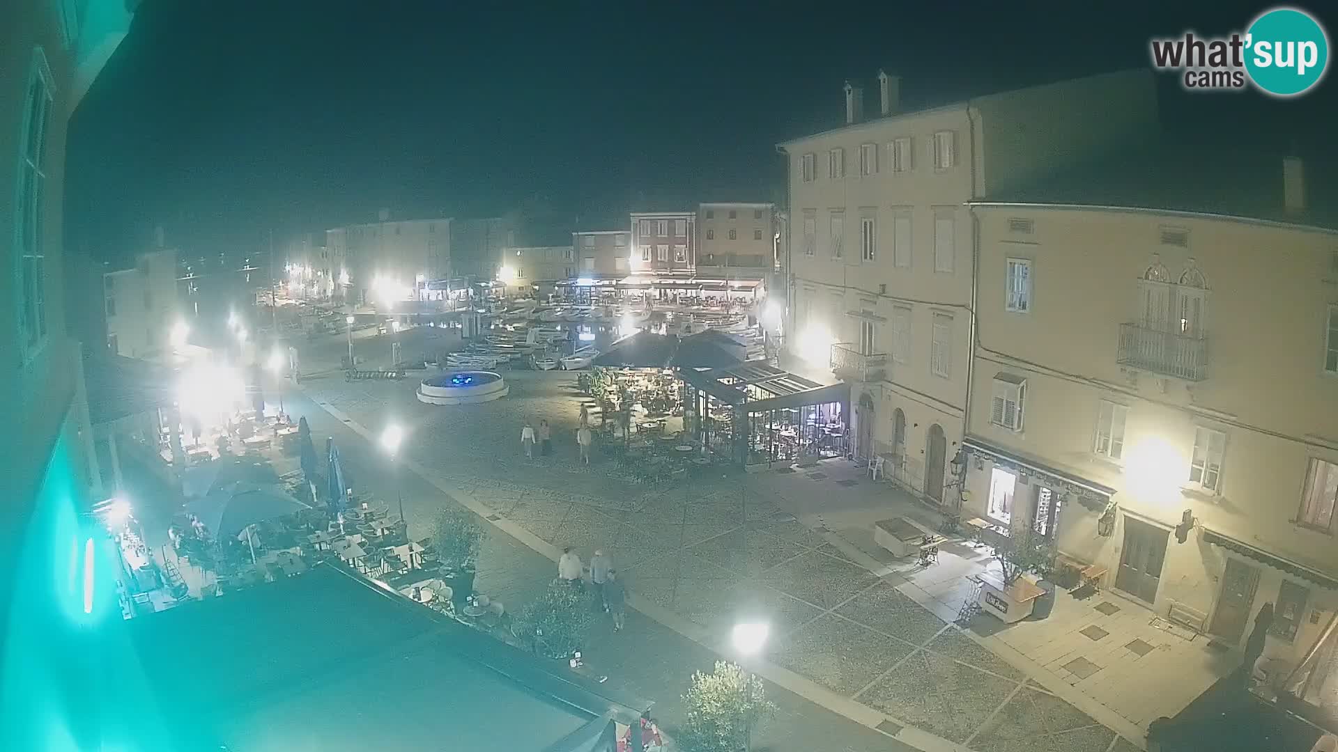Cámara en vivo ciudad de Cres – plaza principal y “mandrač” – isla de Cres – Croacia