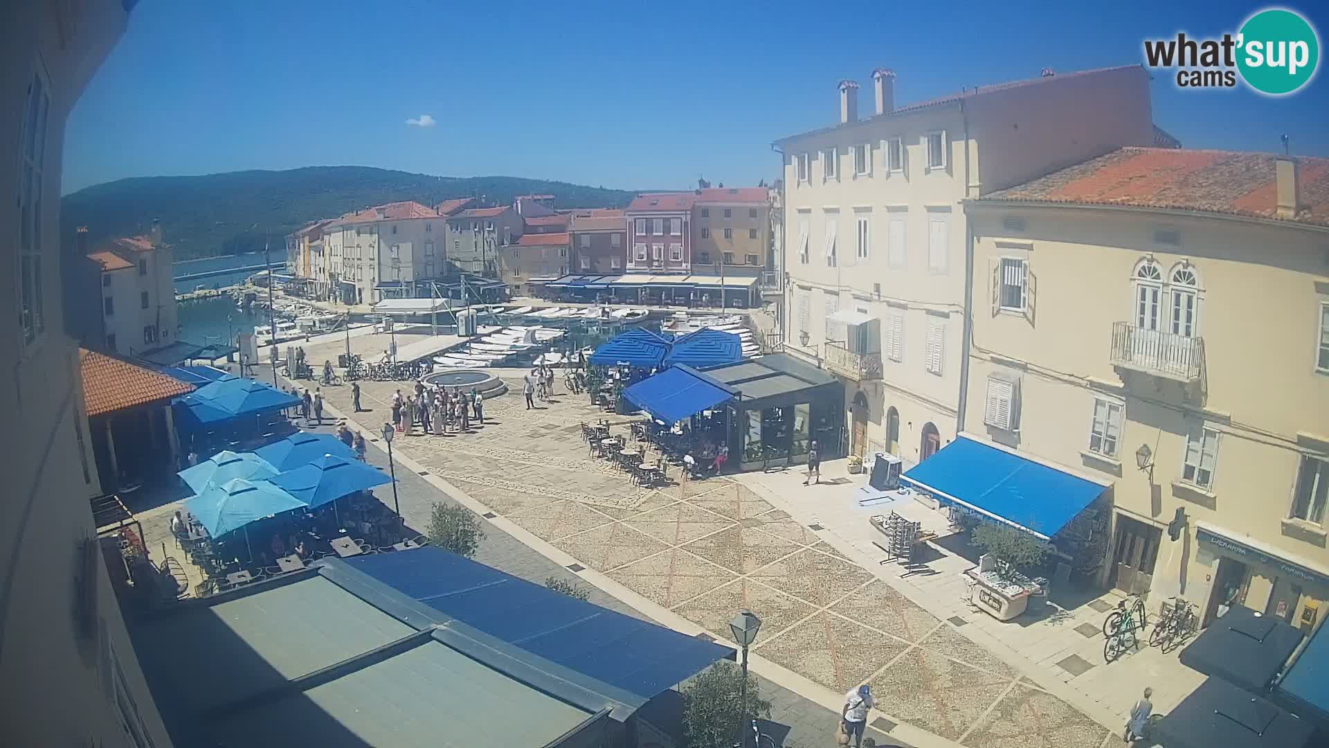 Cámara en vivo ciudad de Cres – plaza principal y “mandrač” – isla de Cres – Croacia