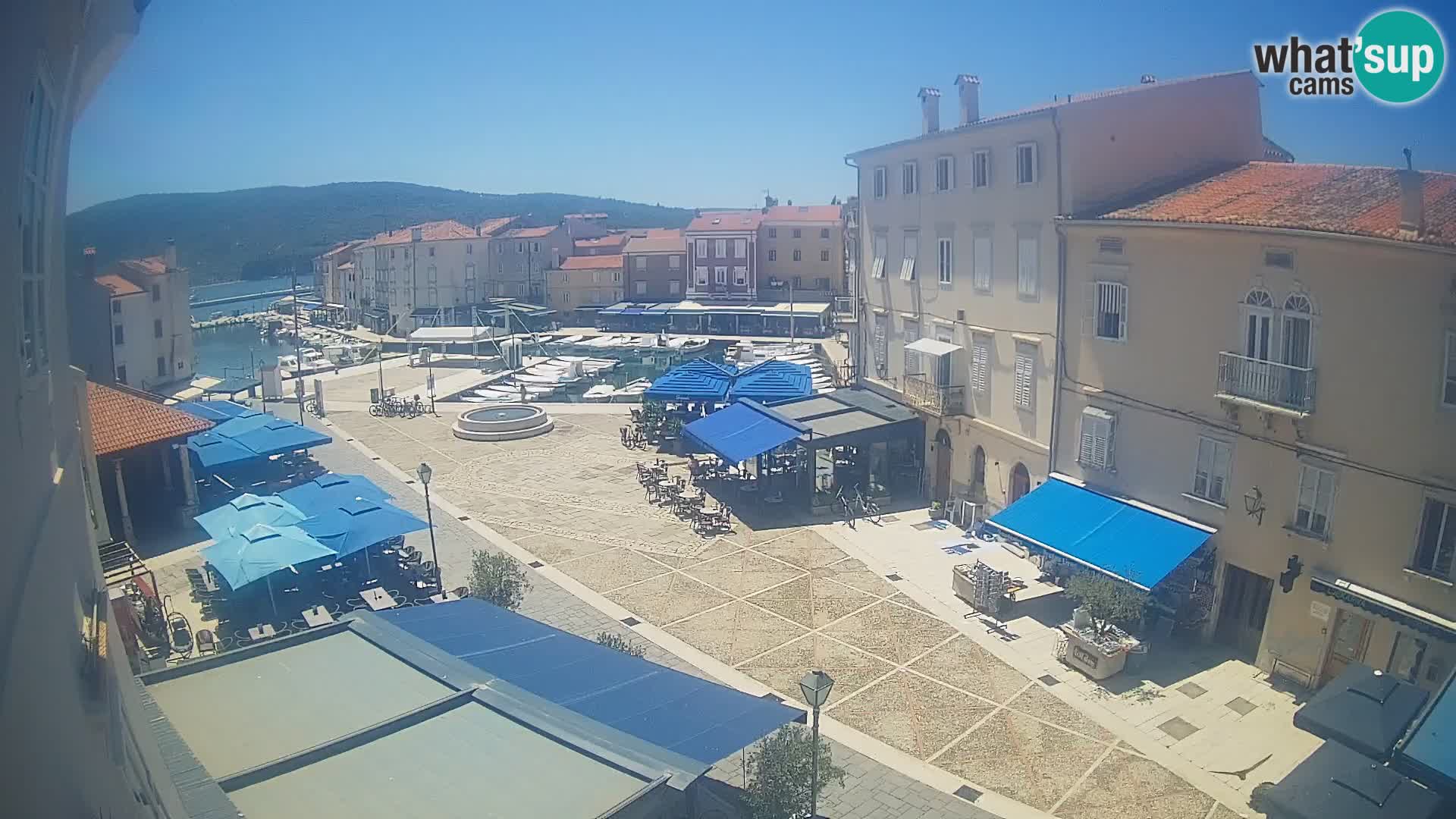 V ŽIVO spletna kamera Cres mesto – glavni trg in “mandrač” – otok Cres – Hrvaška