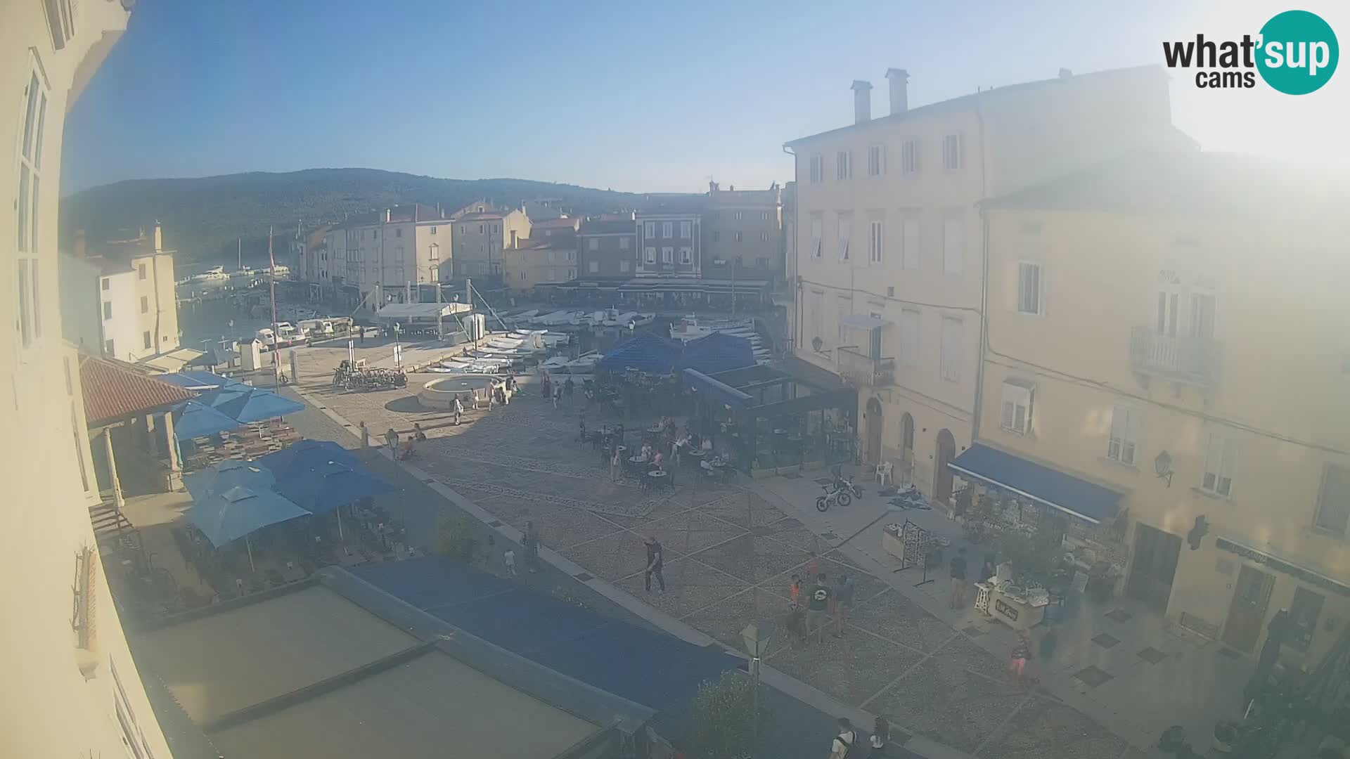 LIVE cam Cres città – piazza principale e “mandrač” – isola di Cherso – Croazia