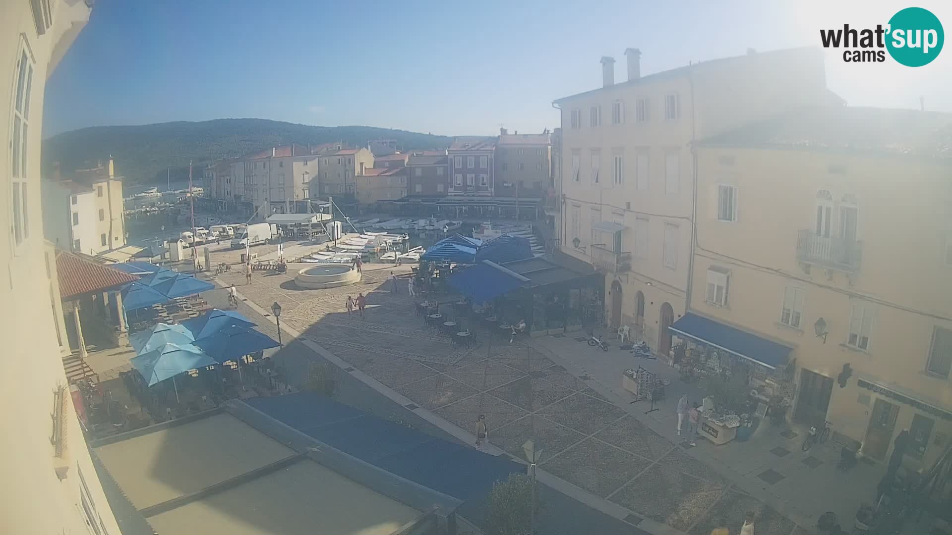 LIVE cam Cres city – place principale et “mandrač” – île de Cres – Croatie