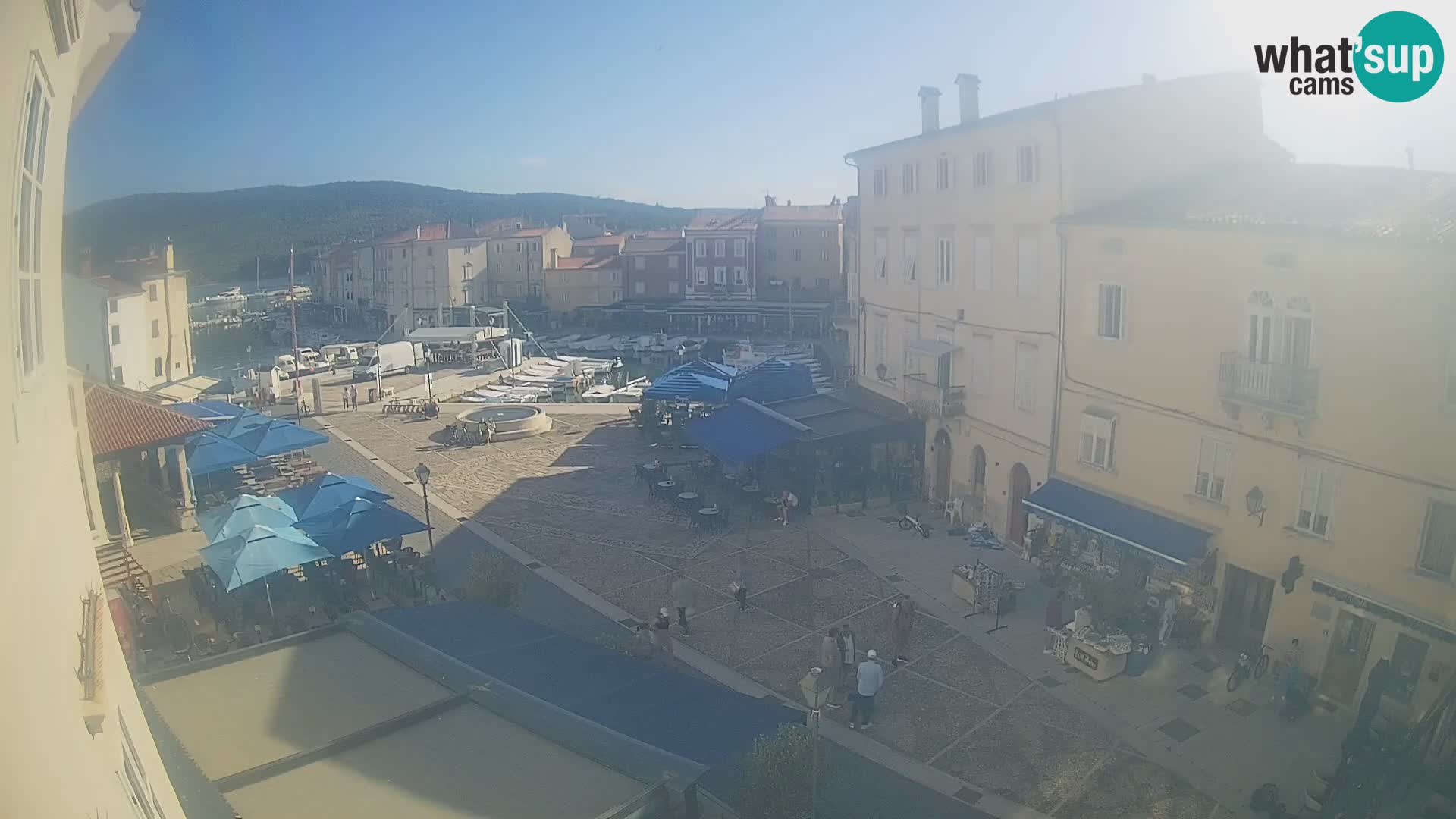 LIVE cam Cres city – place principale et “mandrač” – île de Cres – Croatie