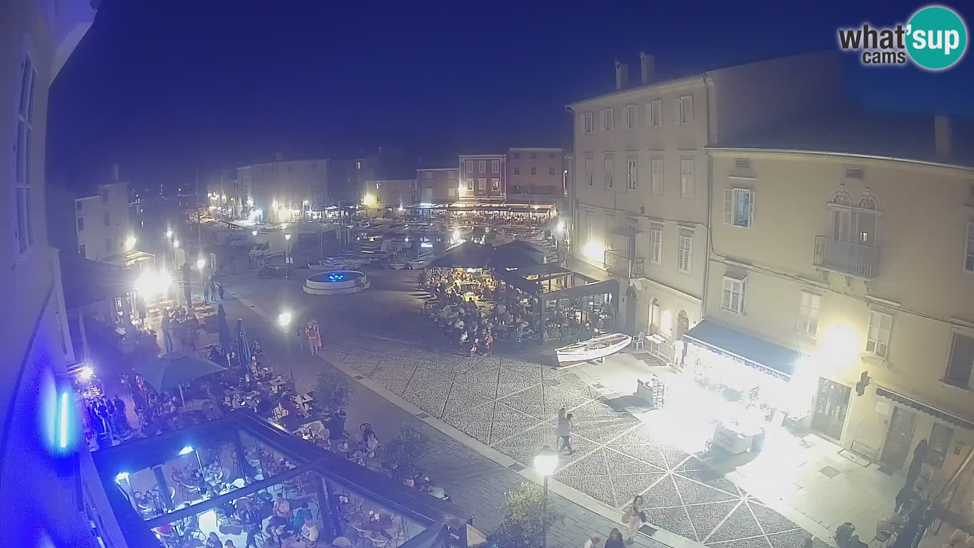 Cámara en vivo ciudad de Cres – plaza principal y “mandrač” – isla de Cres – Croacia
