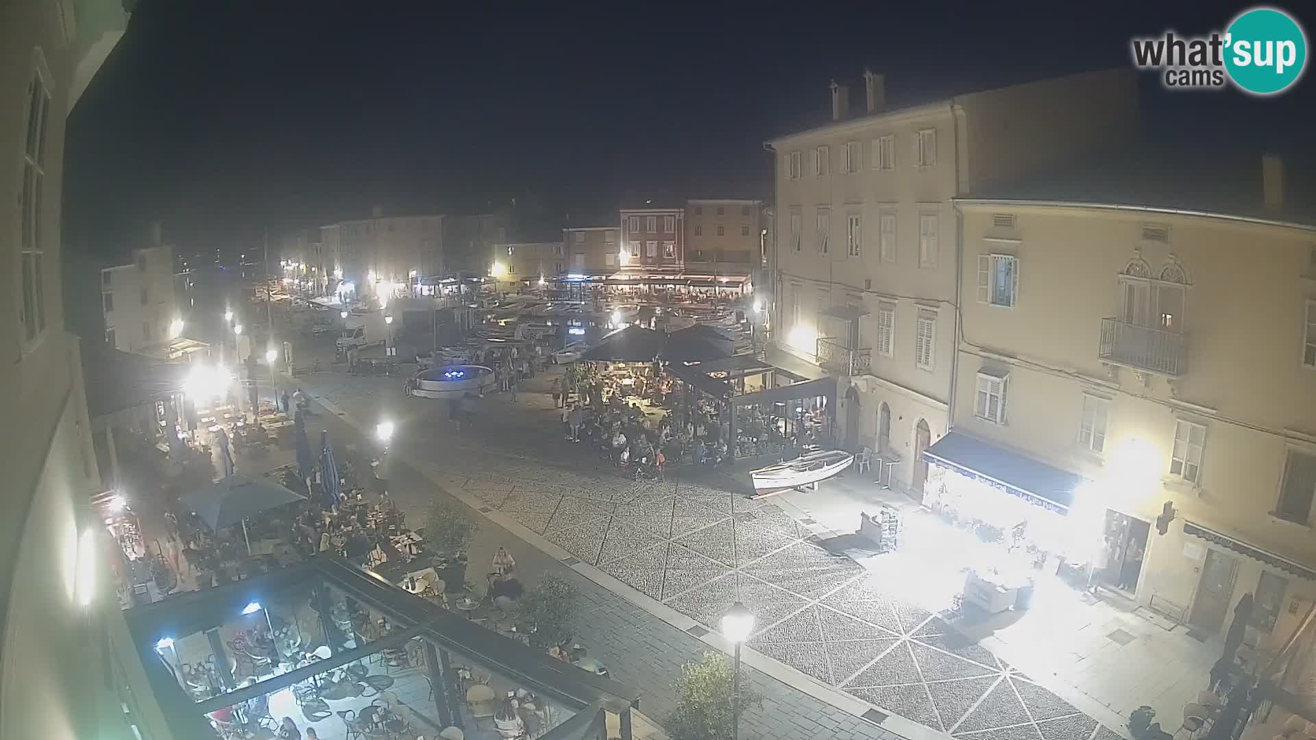 LIVE cam Cres city – place principale et “mandrač” – île de Cres – Croatie
