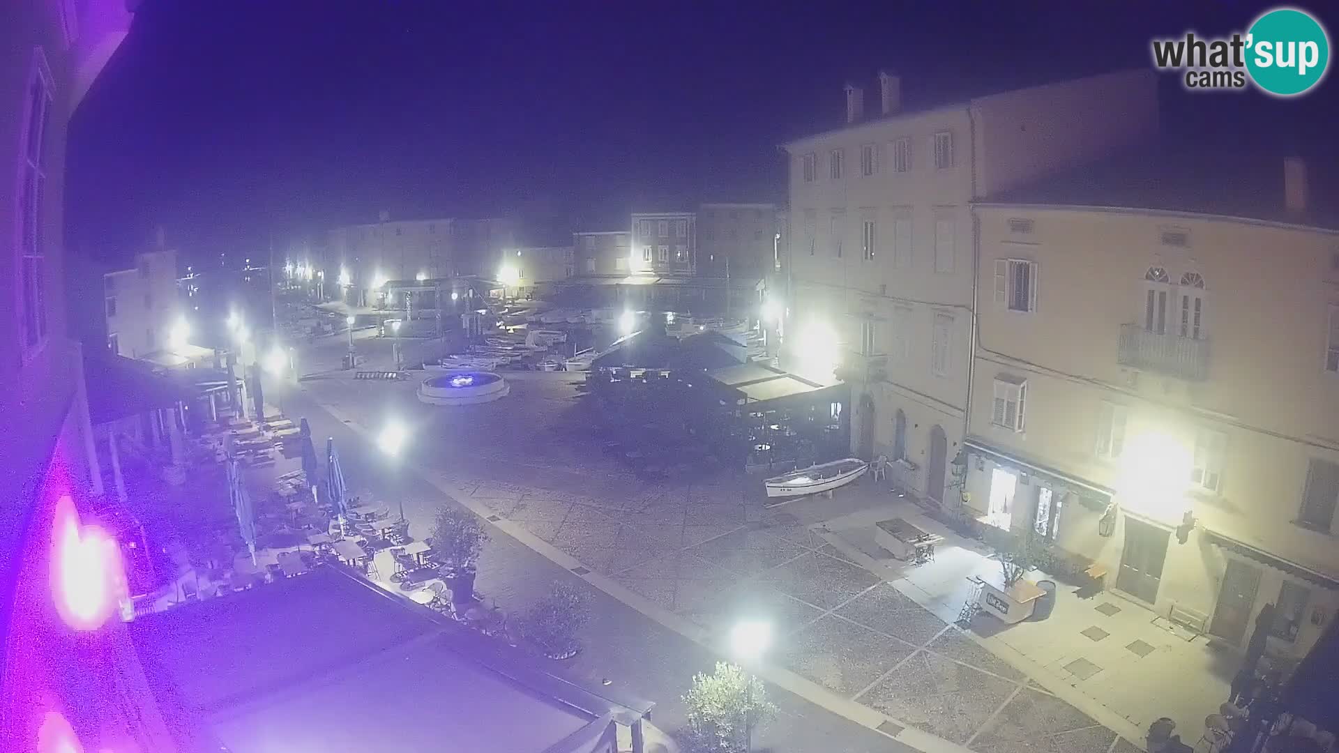 Cámara en vivo ciudad de Cres – plaza principal y “mandrač” – isla de Cres – Croacia