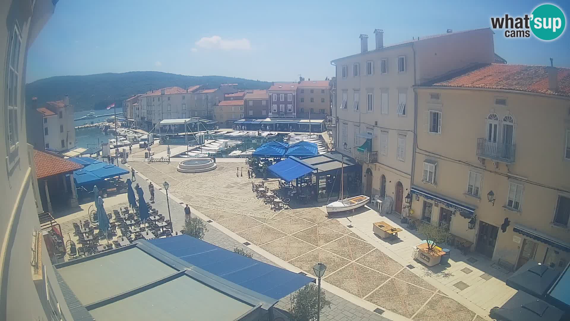 Kamera v ŽIVO Cres mesto – glavni trg in “mandrač” – otok Cres – Hrvaška