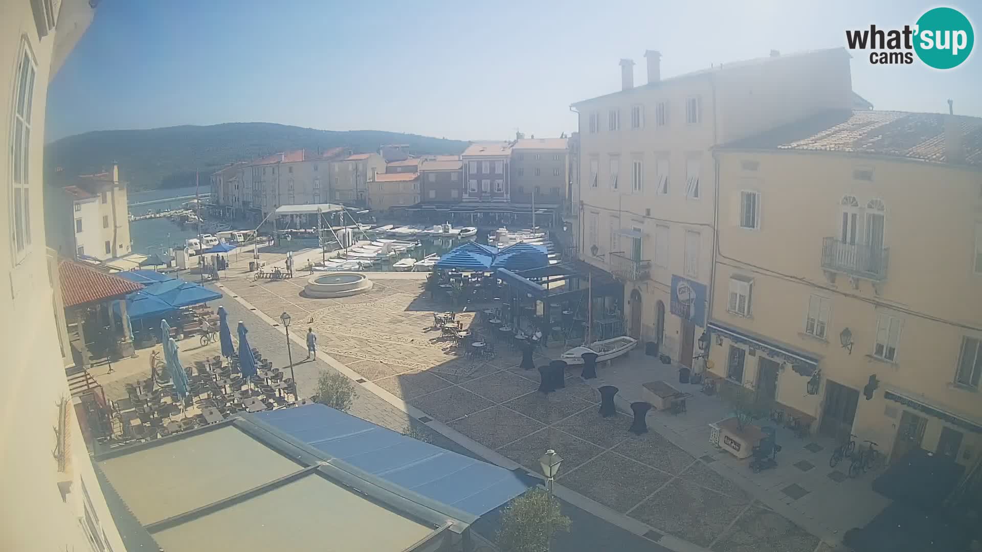 LIVE cam Cres Stadt – Hauptplatz und “mandrač” – Cres Insel – Kroatien