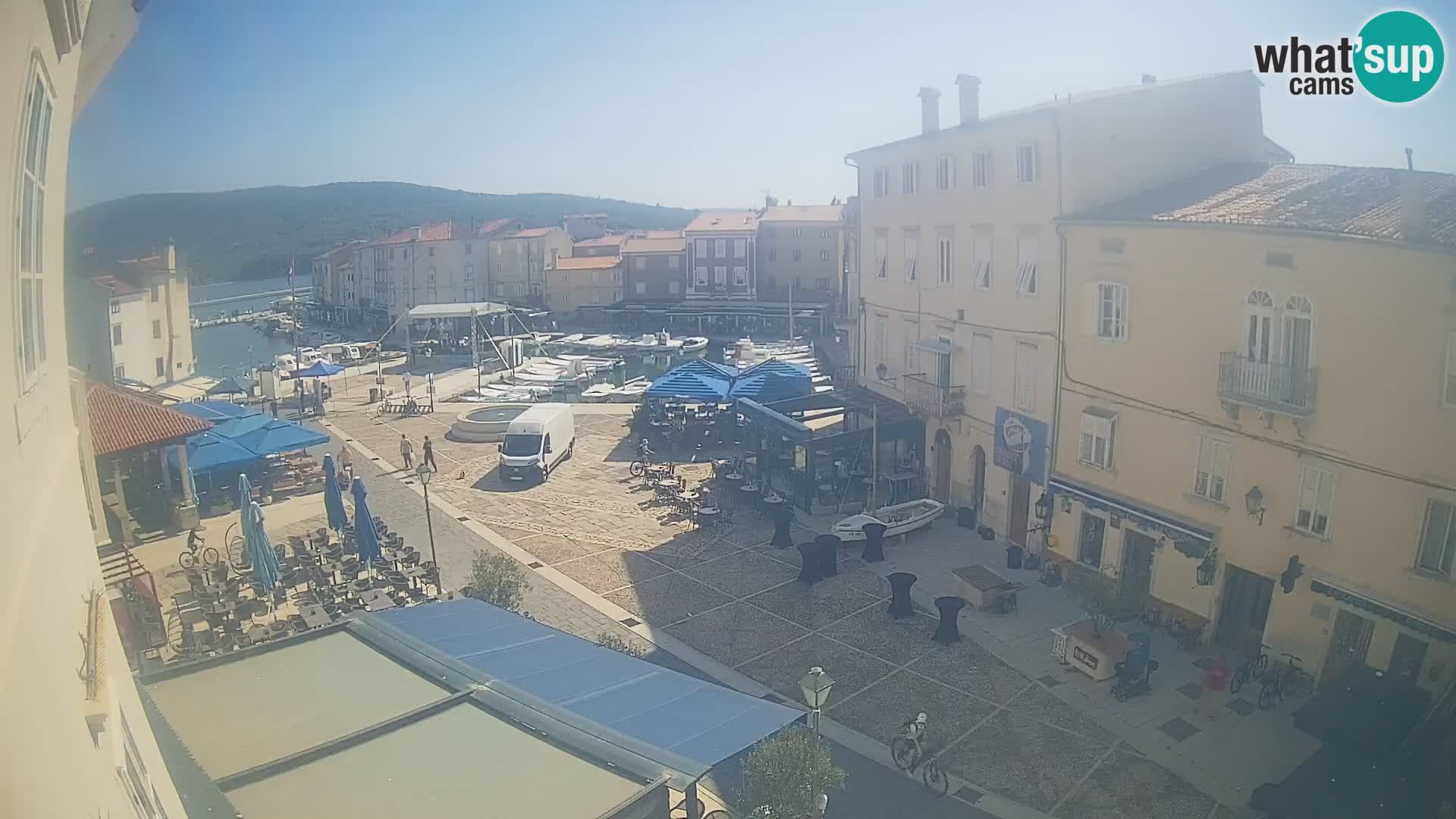 LIVE cam Cres Stadt – Hauptplatz und “mandrač” – Cres Insel – Kroatien