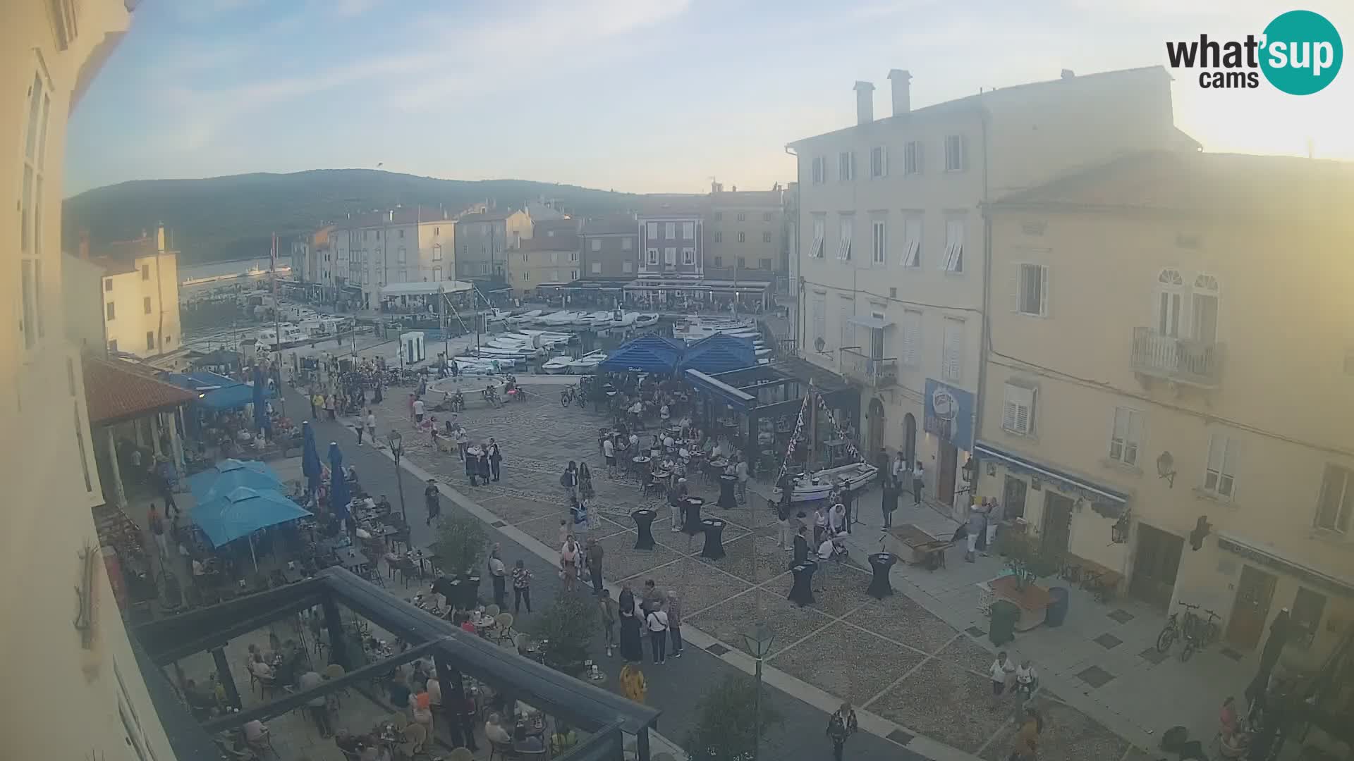 LIVE cam Cres Stadt – Hauptplatz und “mandrač” – Cres Insel – Kroatien