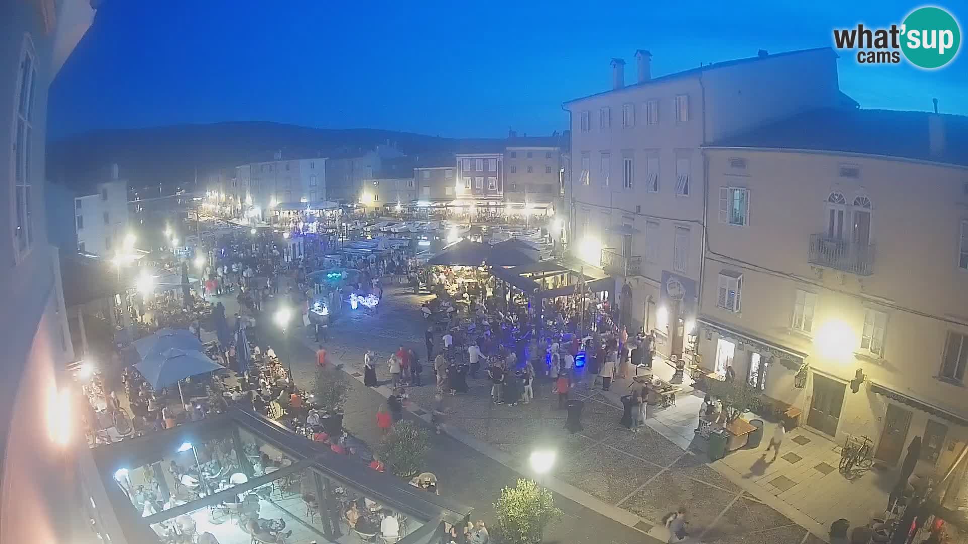 LIVE cam Cres city – place principale et “mandrač” – île de Cres – Croatie