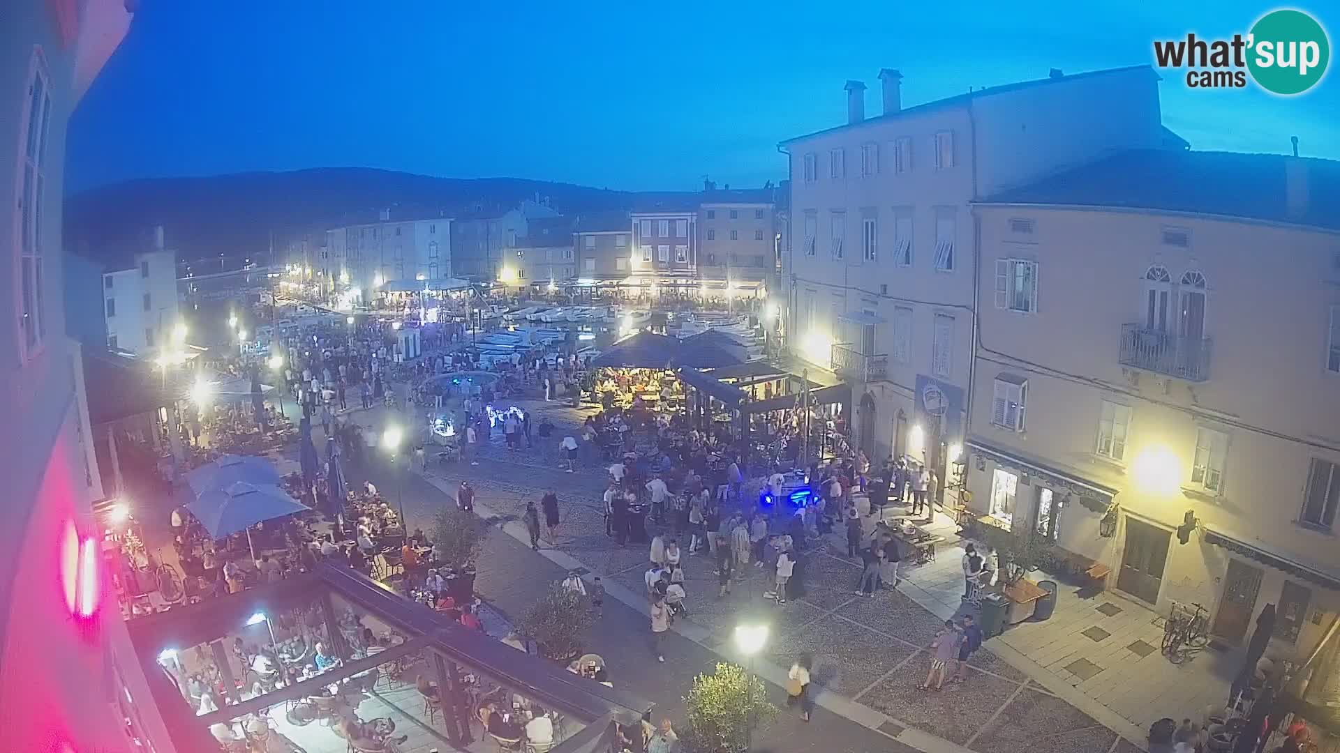Cámara en vivo ciudad de Cres – plaza principal y “mandrač” – isla de Cres – Croacia