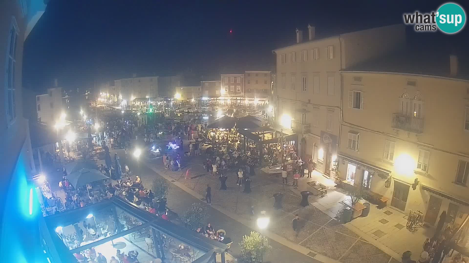 Cámara en vivo ciudad de Cres – plaza principal y “mandrač” – isla de Cres – Croacia