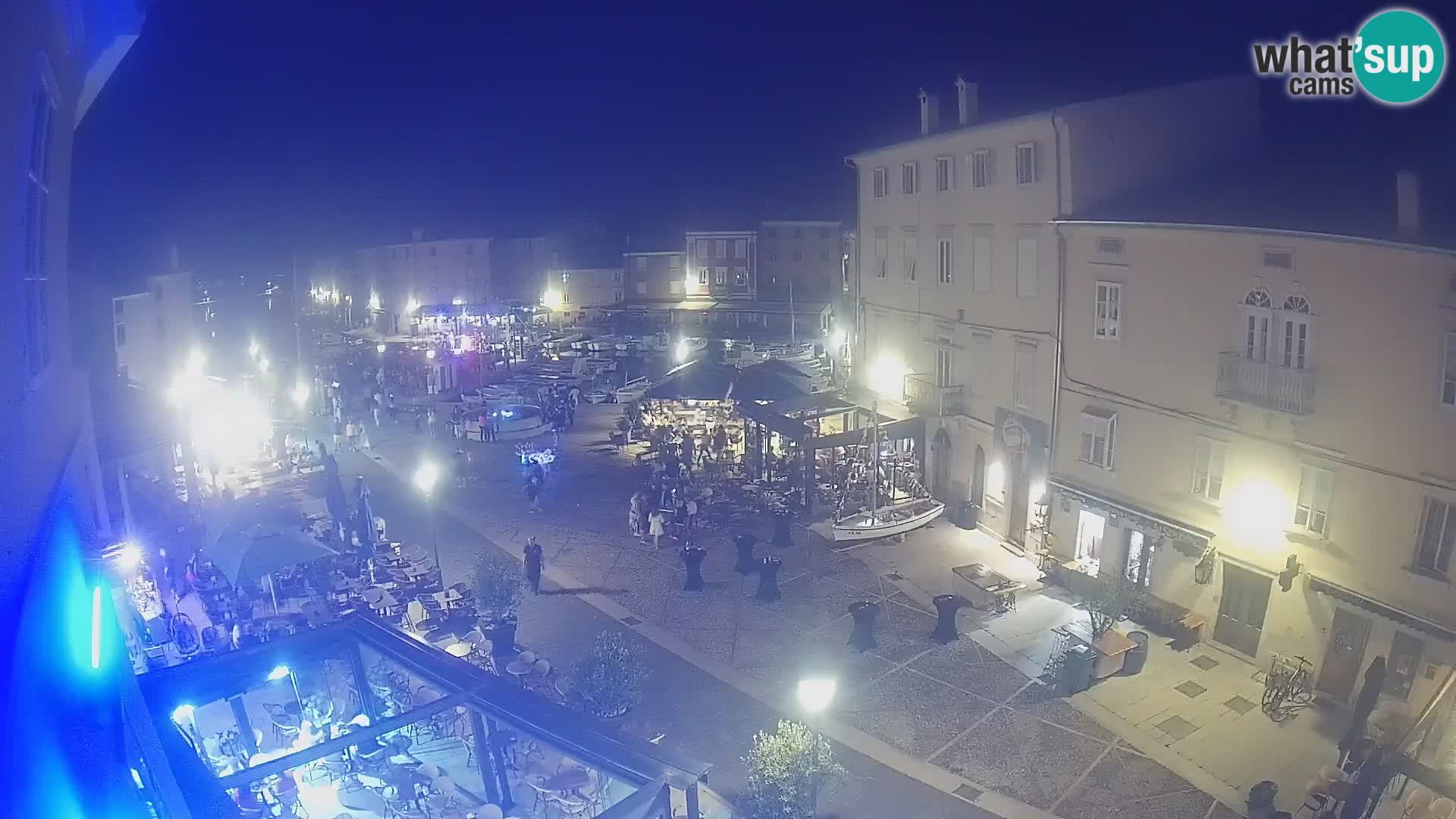 Cámara en vivo ciudad de Cres – plaza principal y “mandrač” – isla de Cres – Croacia