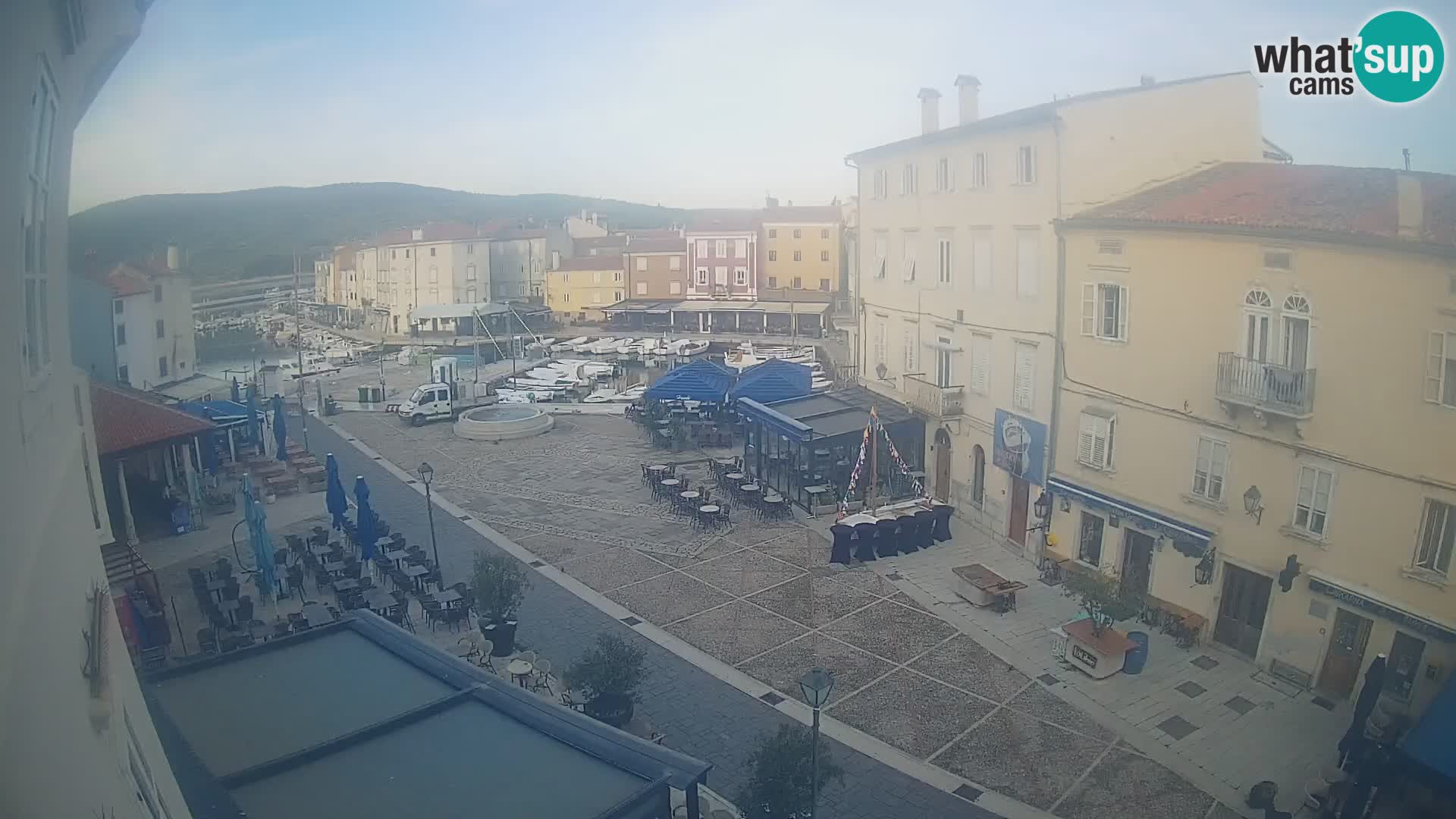 LIVE cam Cres Stadt – Hauptplatz und “mandrač” – Cres Insel – Kroatien