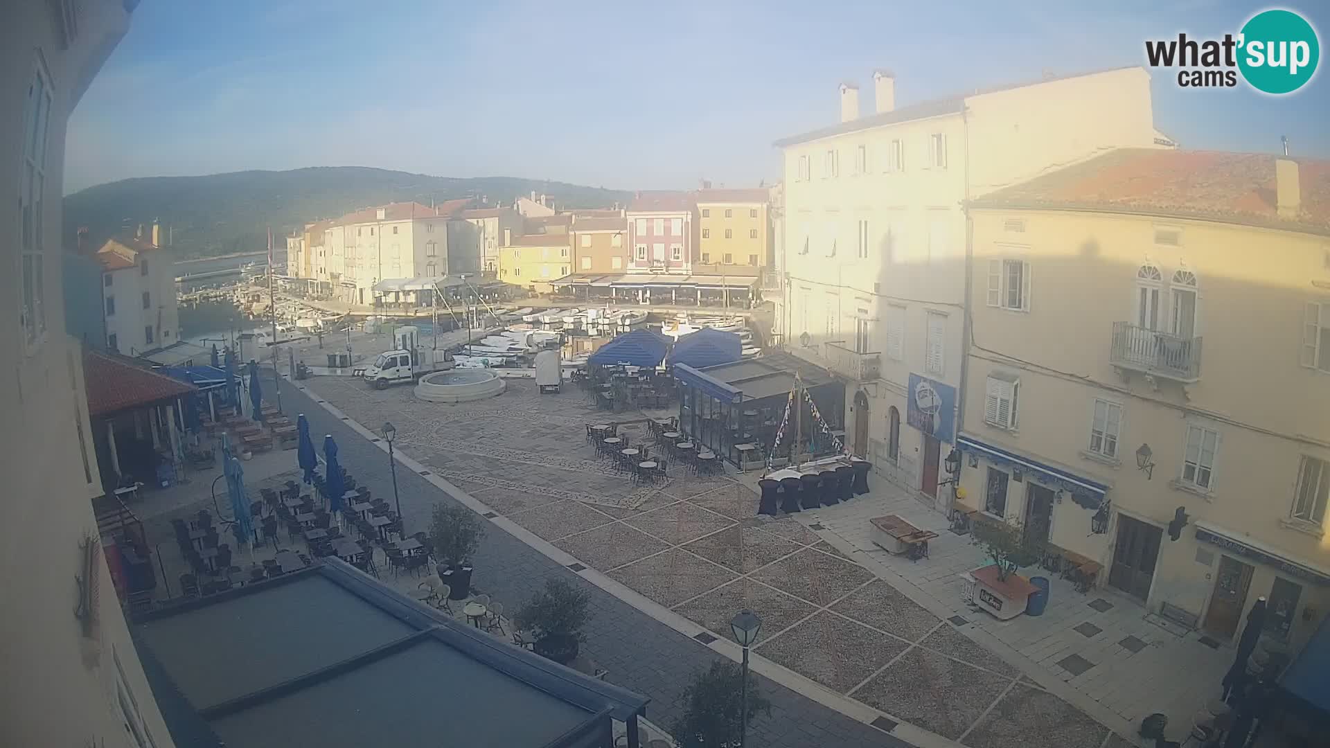 LIVE cam Cres città – piazza principale e “mandrač” – isola di Cherso – Croazia