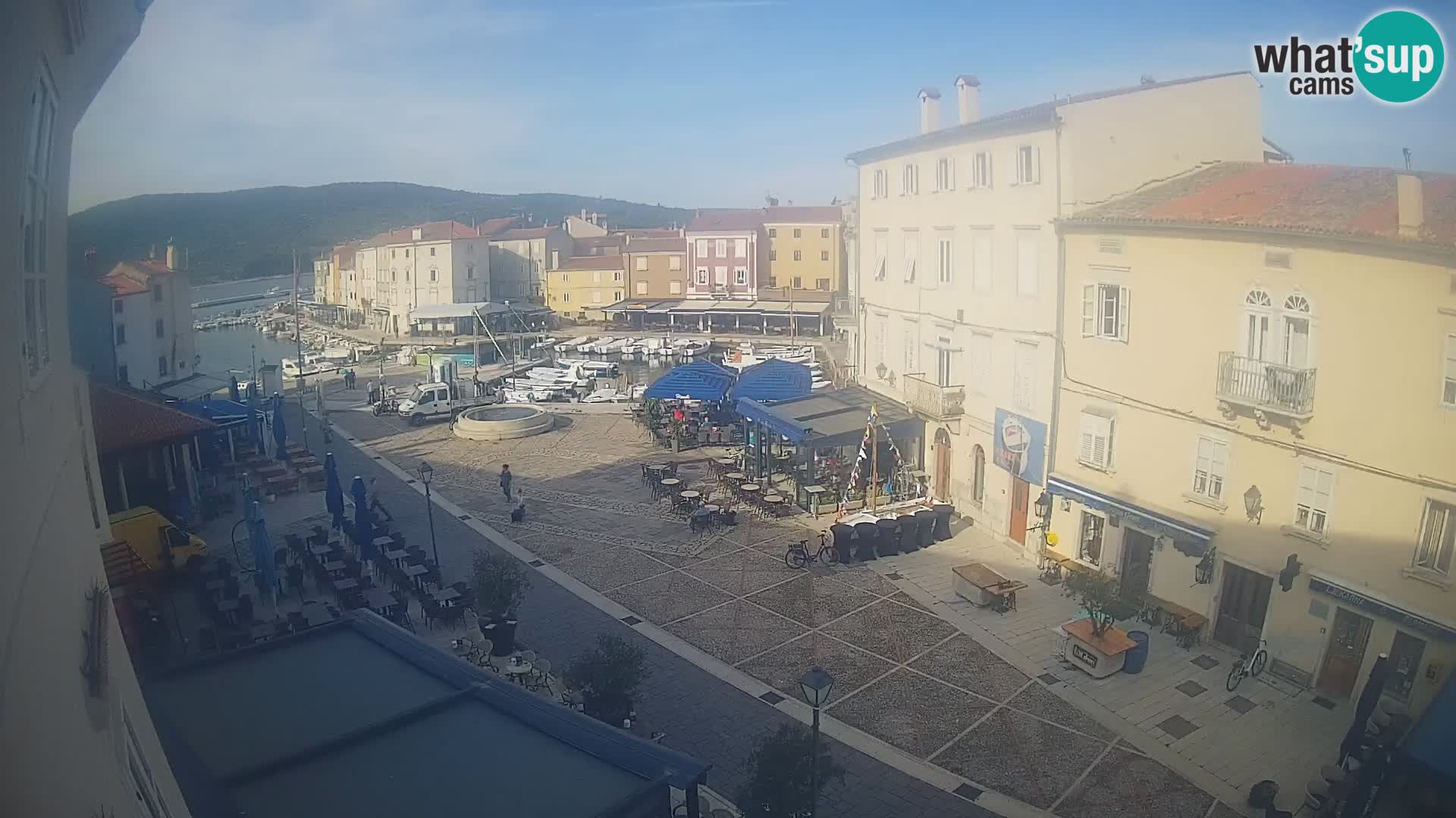 LIVE cam Cres city – place principale et “mandrač” – île de Cres – Croatie