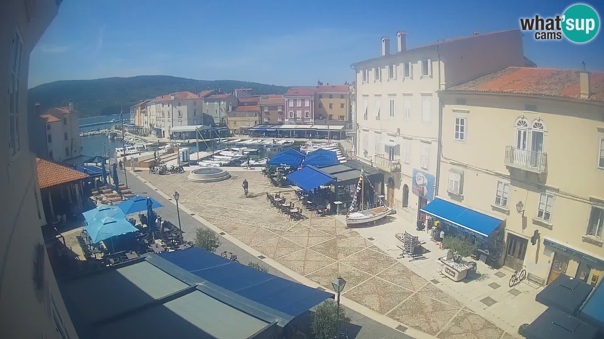 LIVE cam Cres city – place principale et “mandrač” – île de Cres – Croatie
