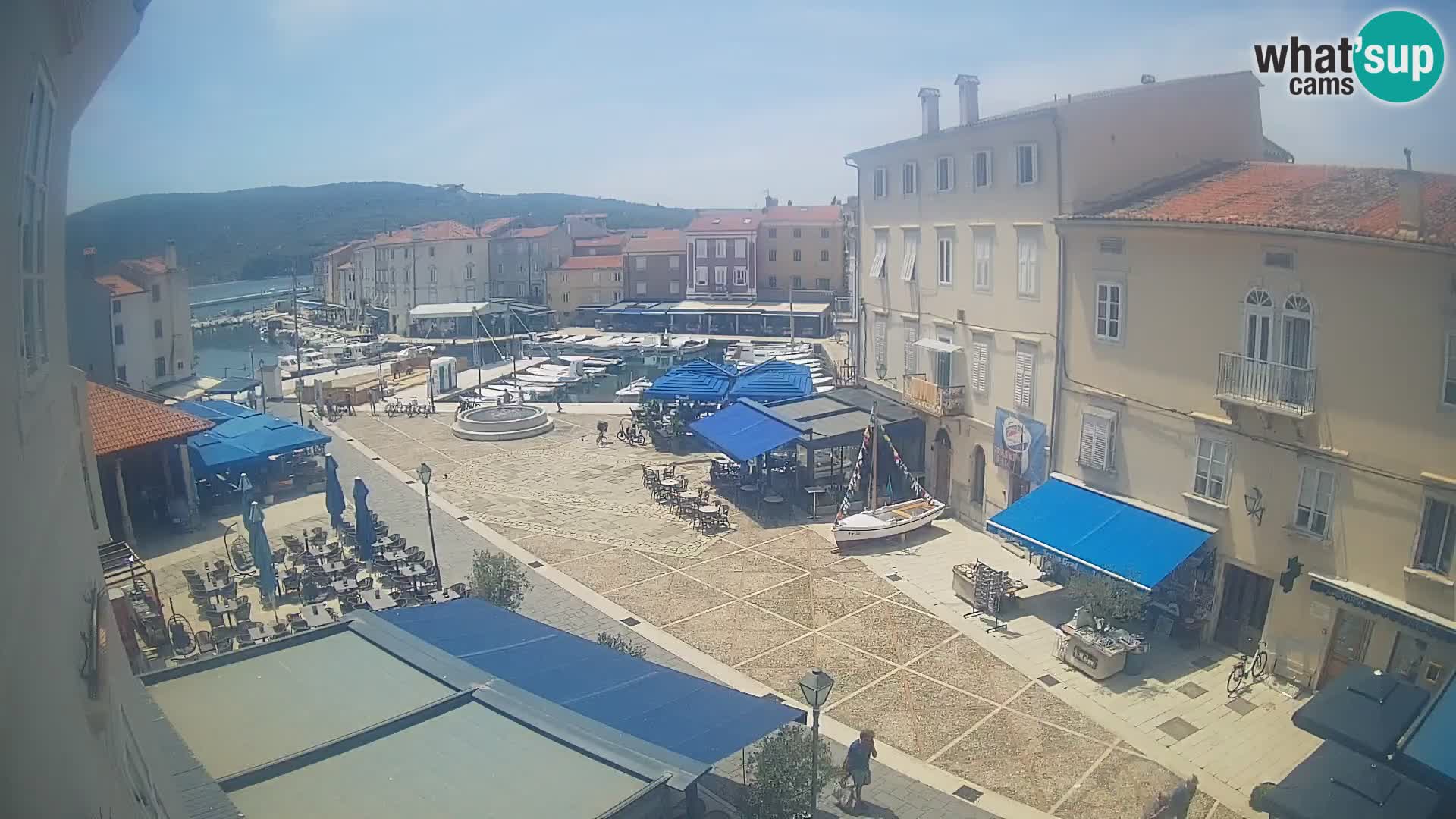 LIVE cam Cres city – place principale et “mandrač” – île de Cres – Croatie