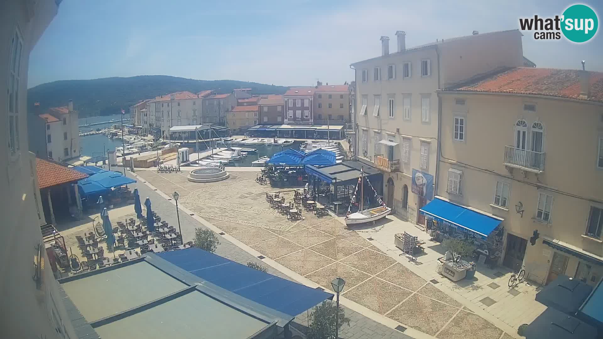 Cámara en vivo ciudad de Cres – plaza principal y “mandrač” – isla de Cres – Croacia